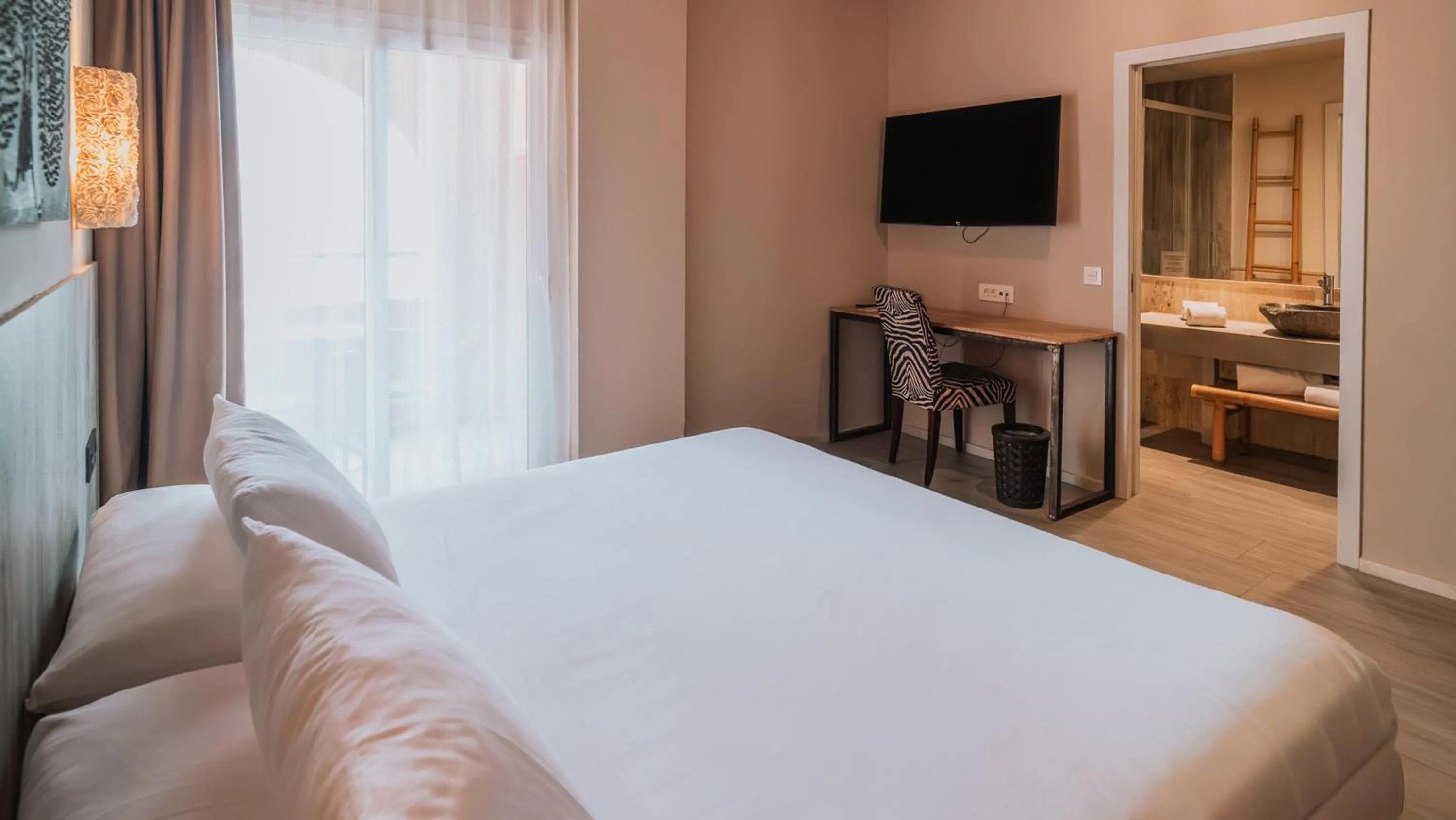 Bedroom, Bed in Tarifa Lances by QHotels
