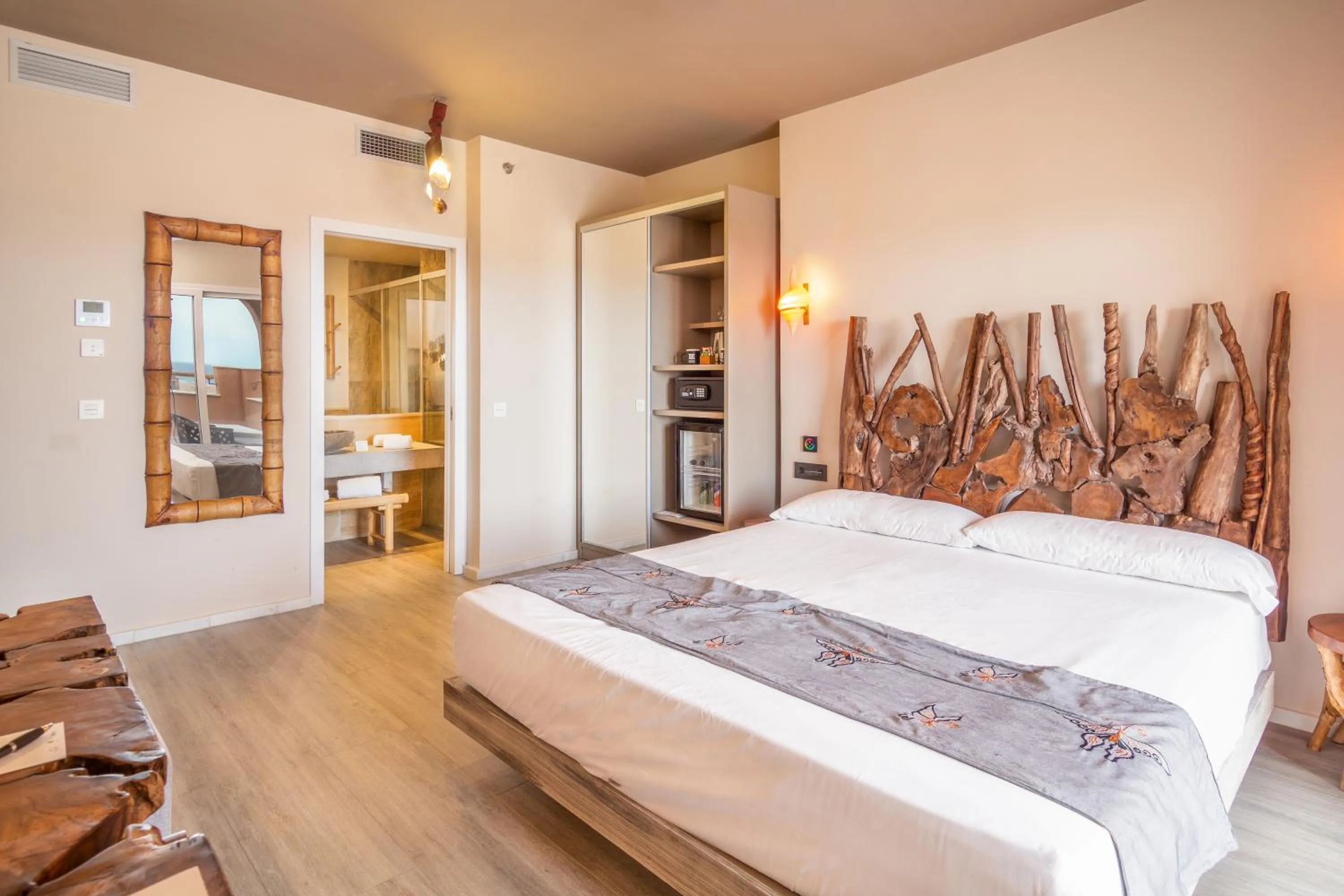 Photo of the whole room, Bed in Tarifa Lances by QHotels