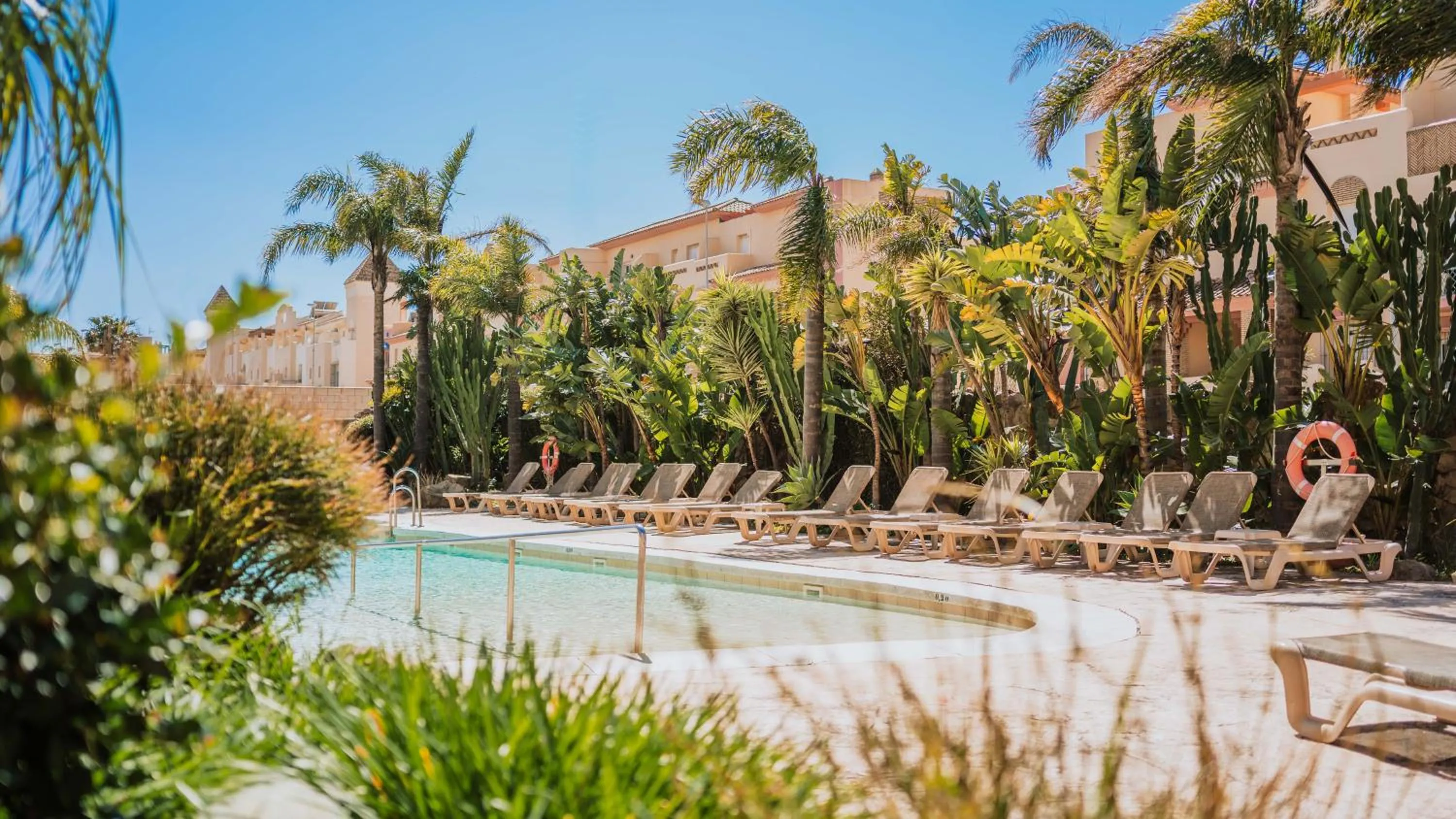 Swimming pool in Tarifa Lances by QHotels