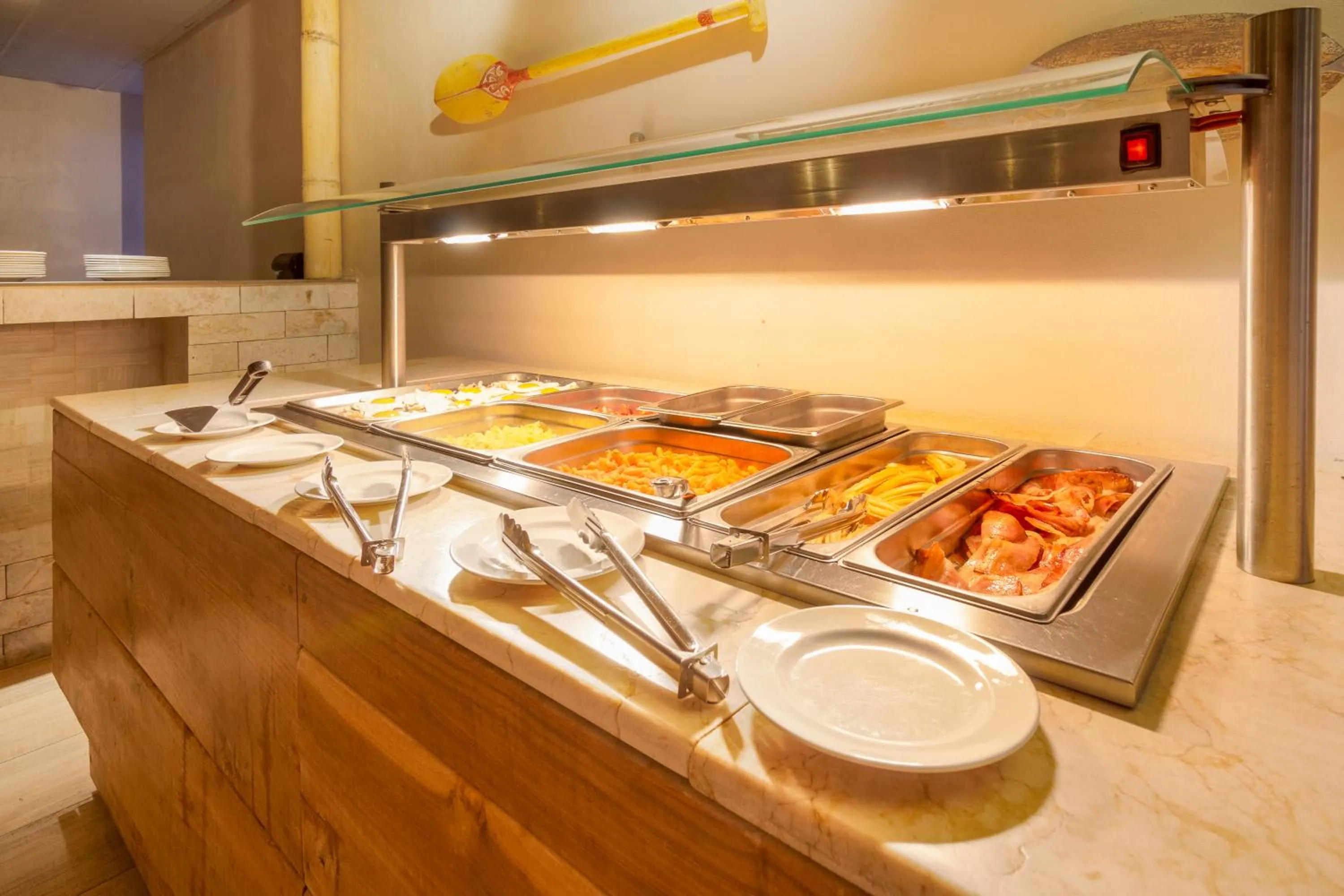 Buffet breakfast in Tarifa Lances by QHotels