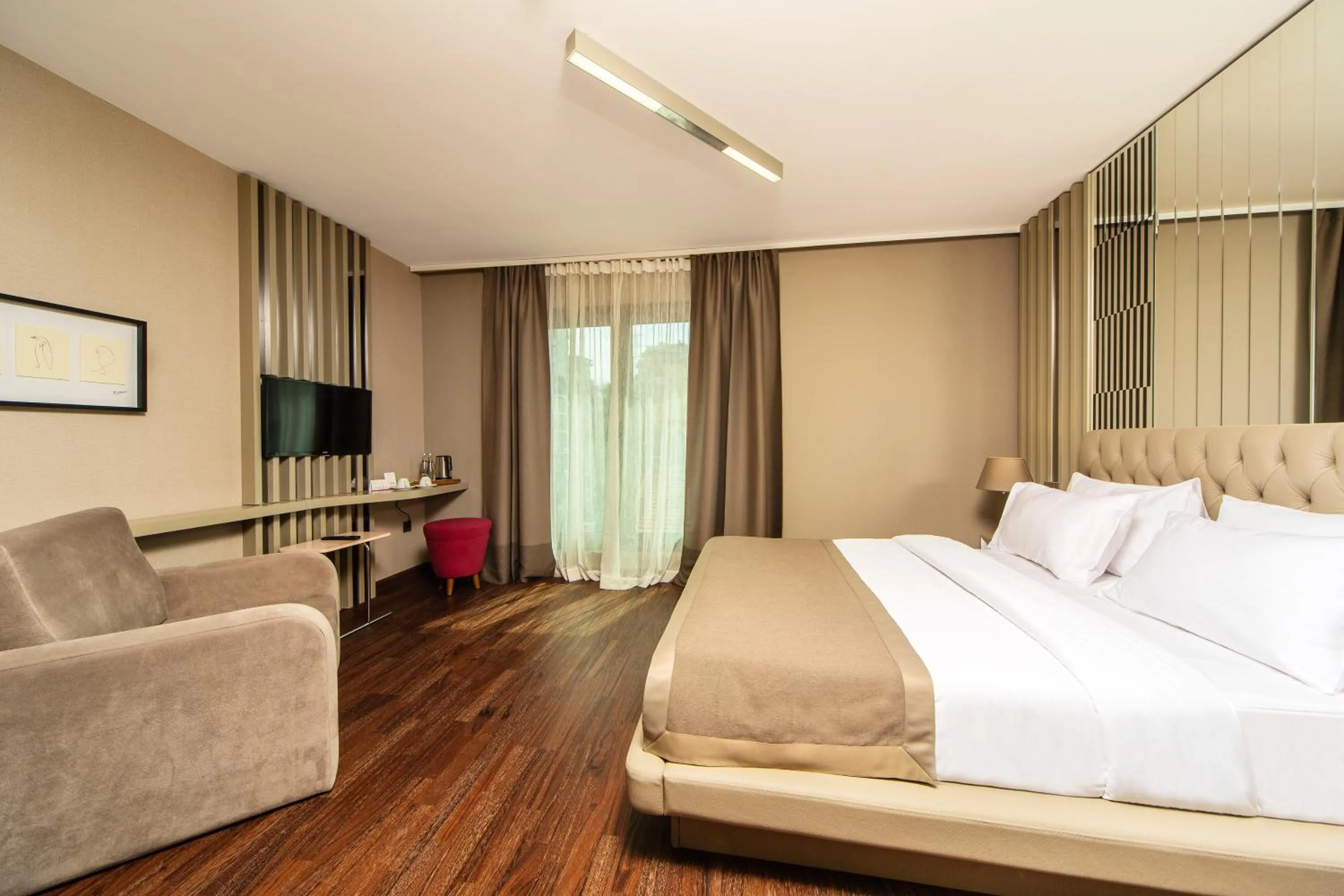 Photo of the whole room, Bed in The City Suites