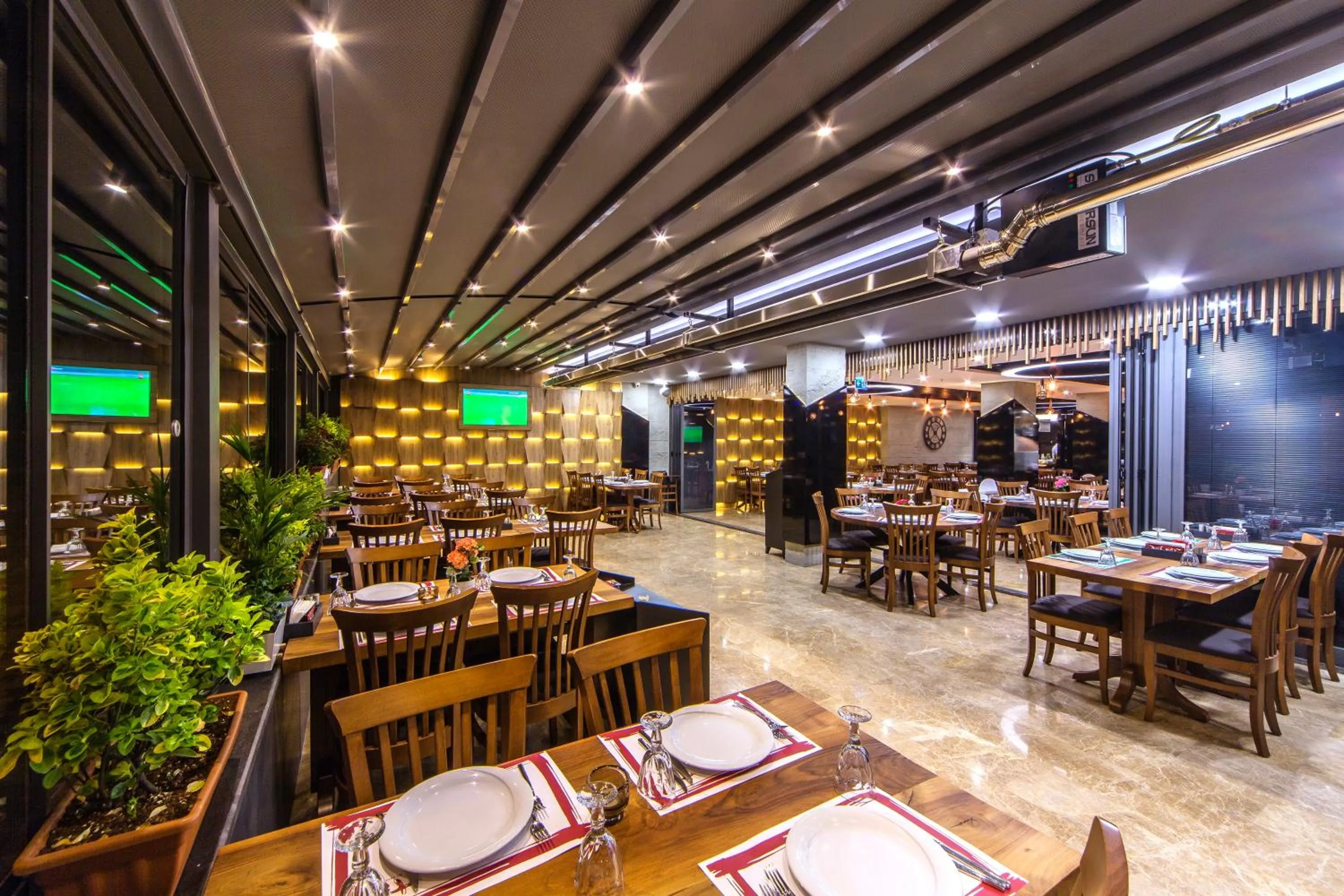 Restaurant/places to eat in The City Suites