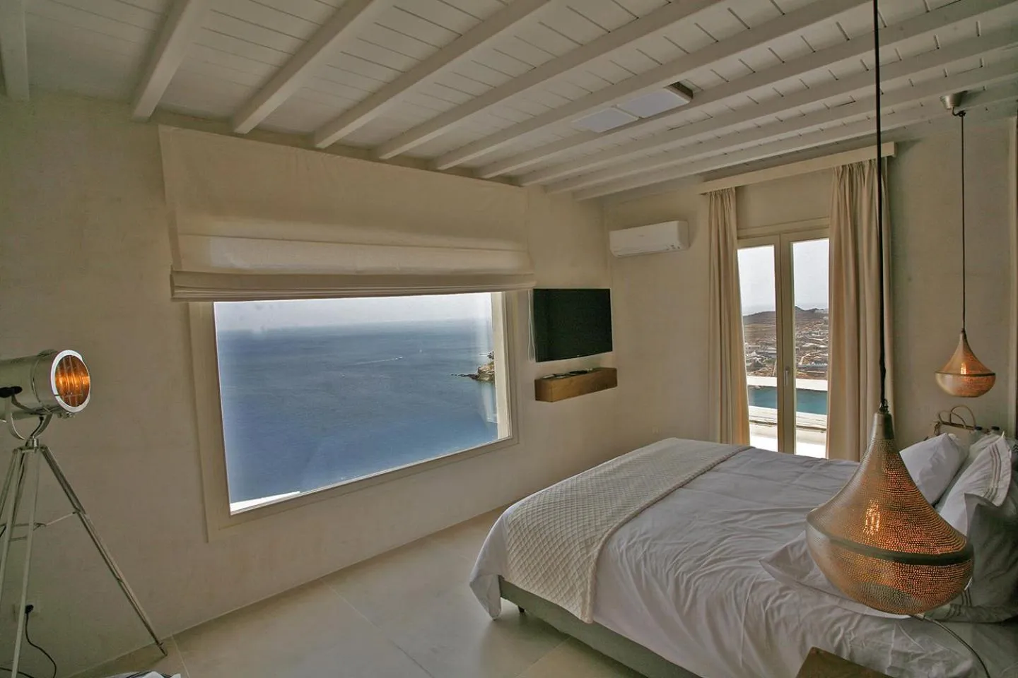 Property building, Bed in Atlantis Beach Residence