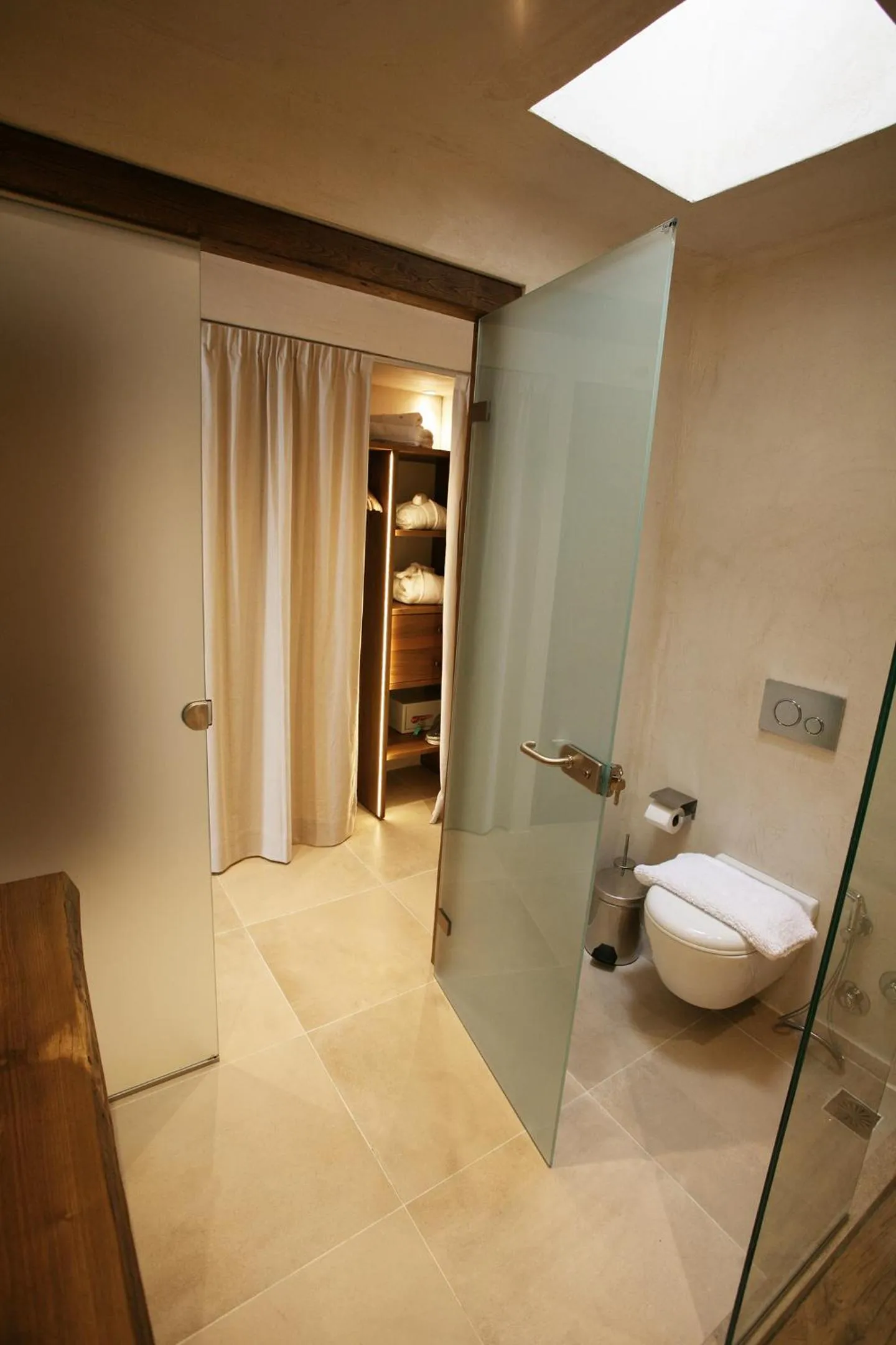 Shower in Atlantis Beach Residence