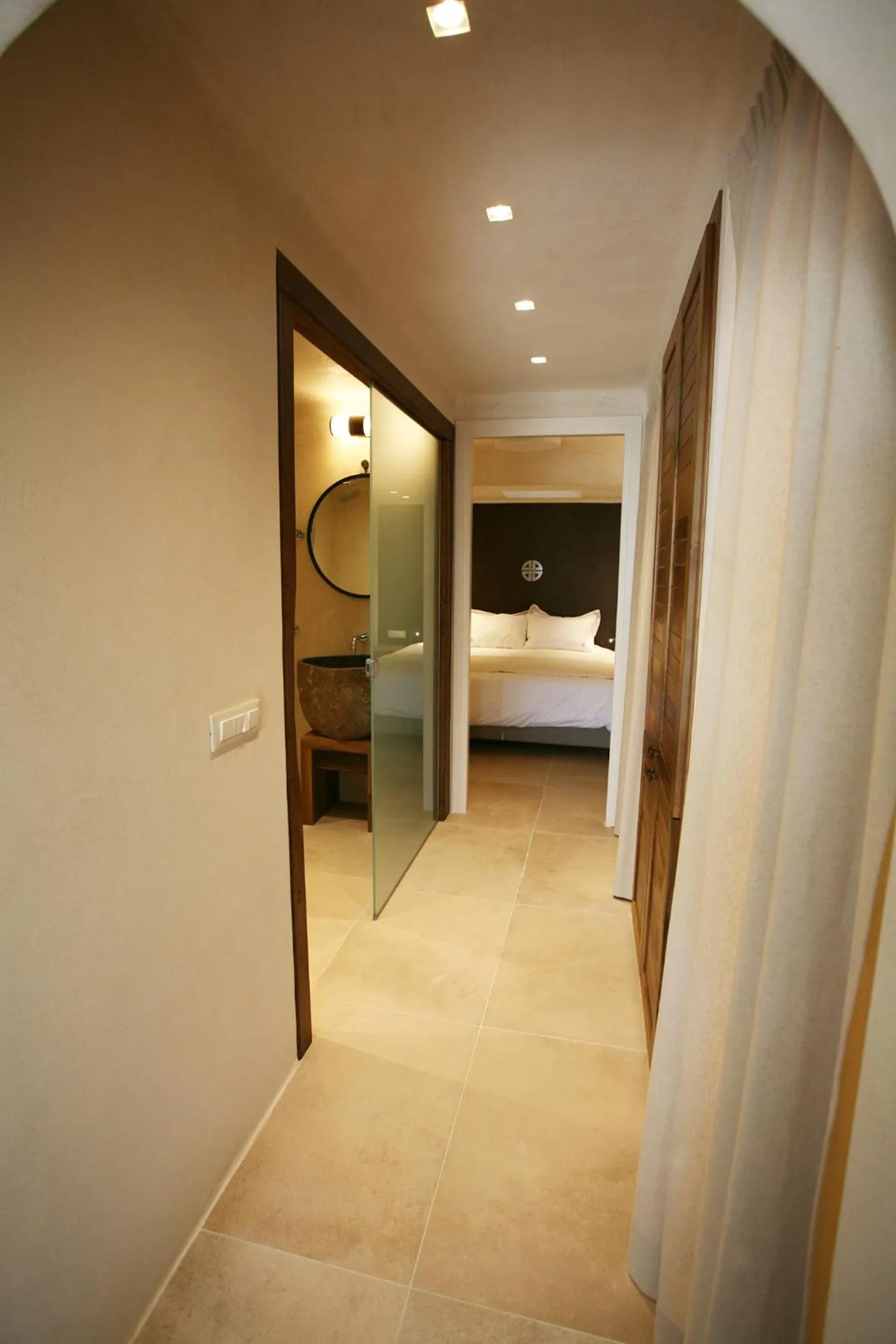 Shower, Bed in Atlantis Beach Residence