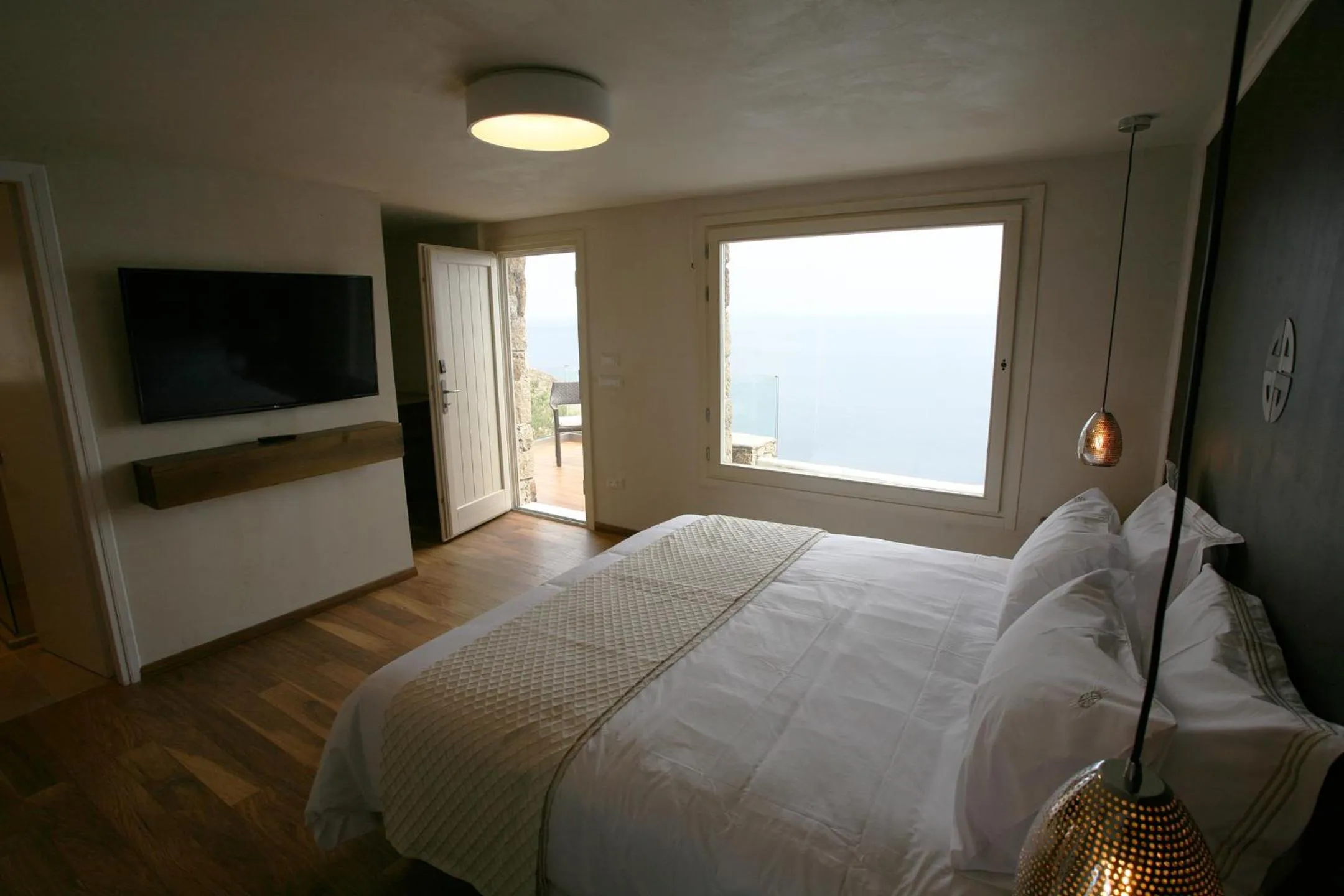 Property building, Bed in Atlantis Beach Residence