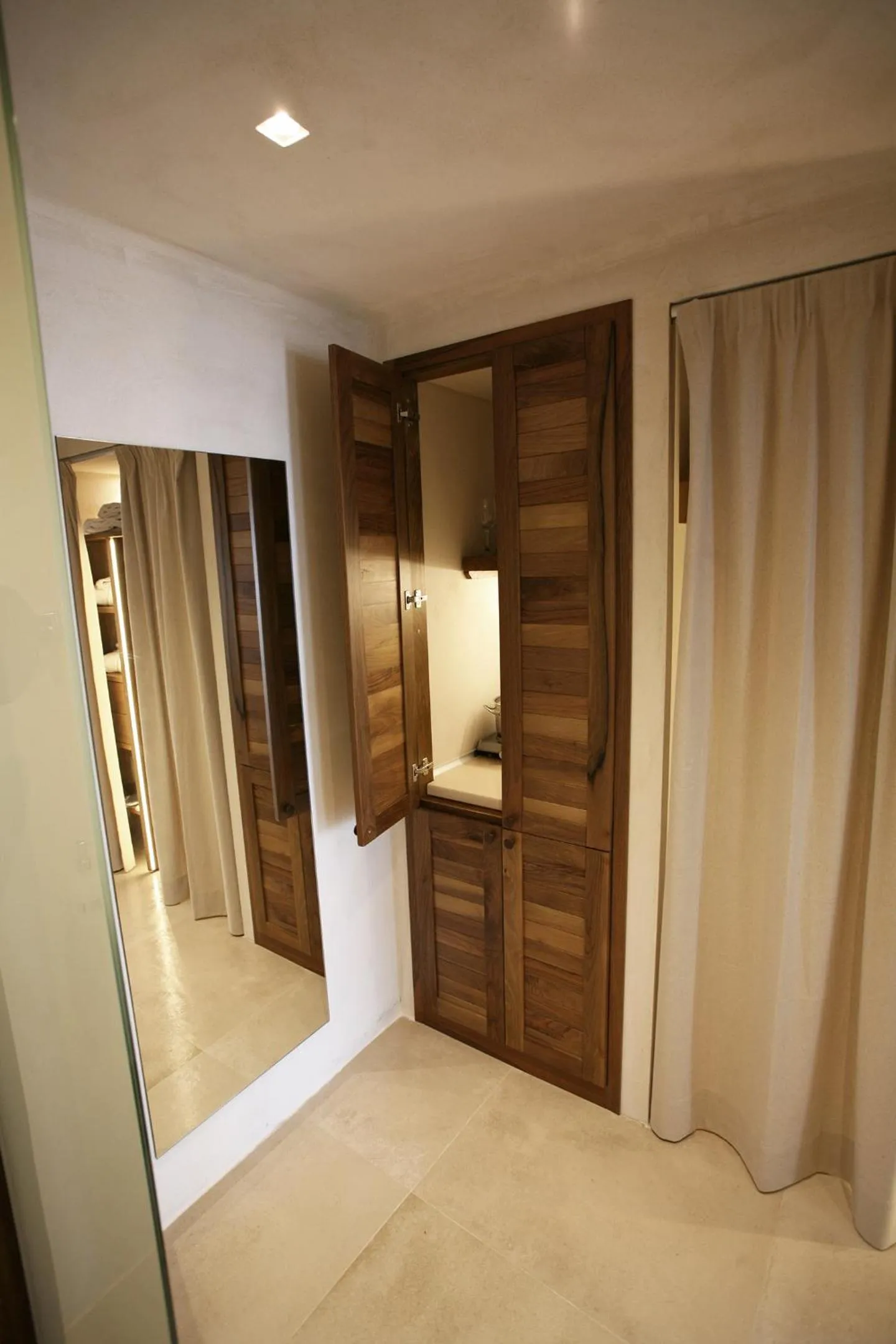 Spring, Bed in Atlantis Beach Residence