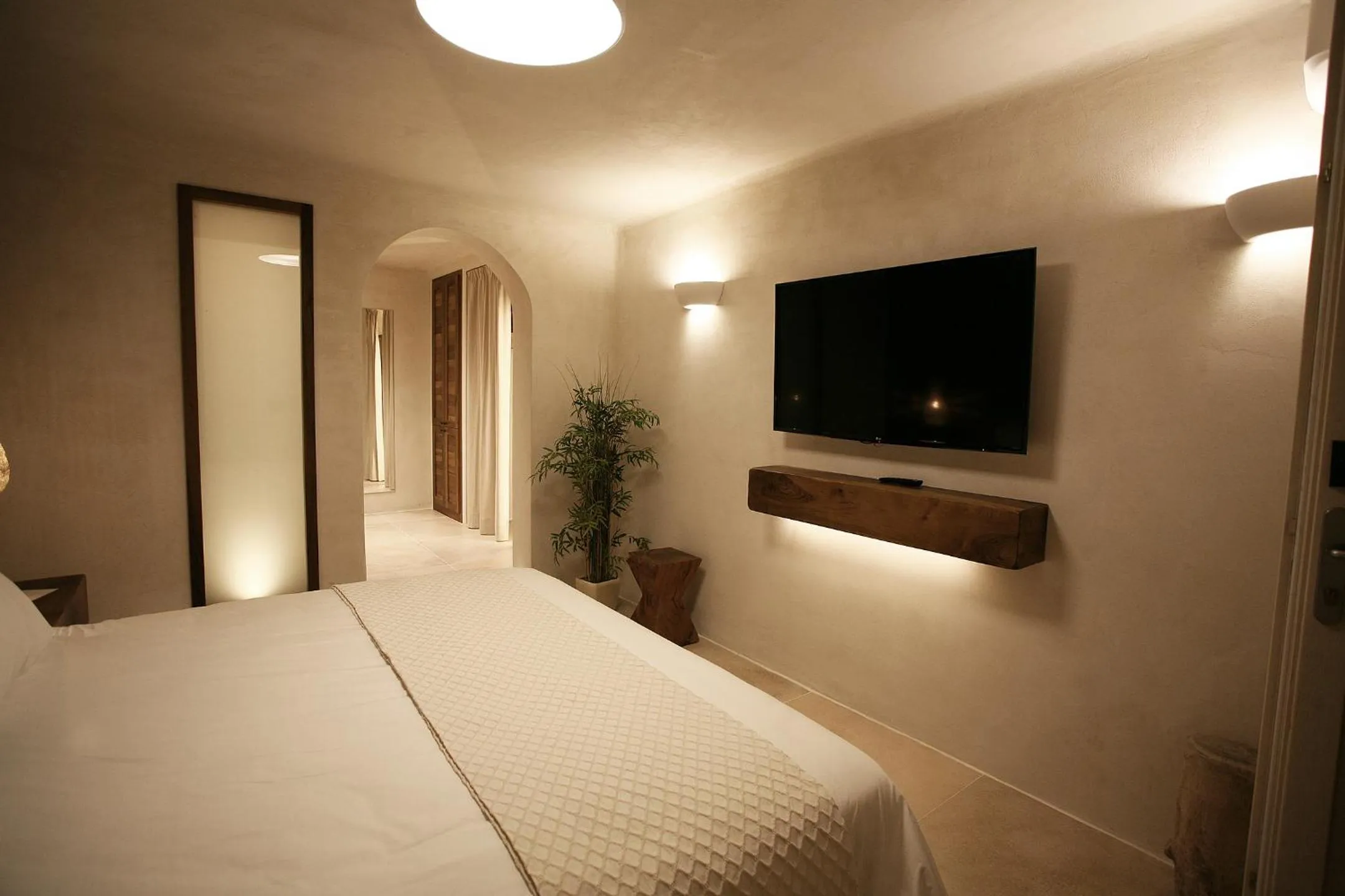 Spring, Bed in Atlantis Beach Residence