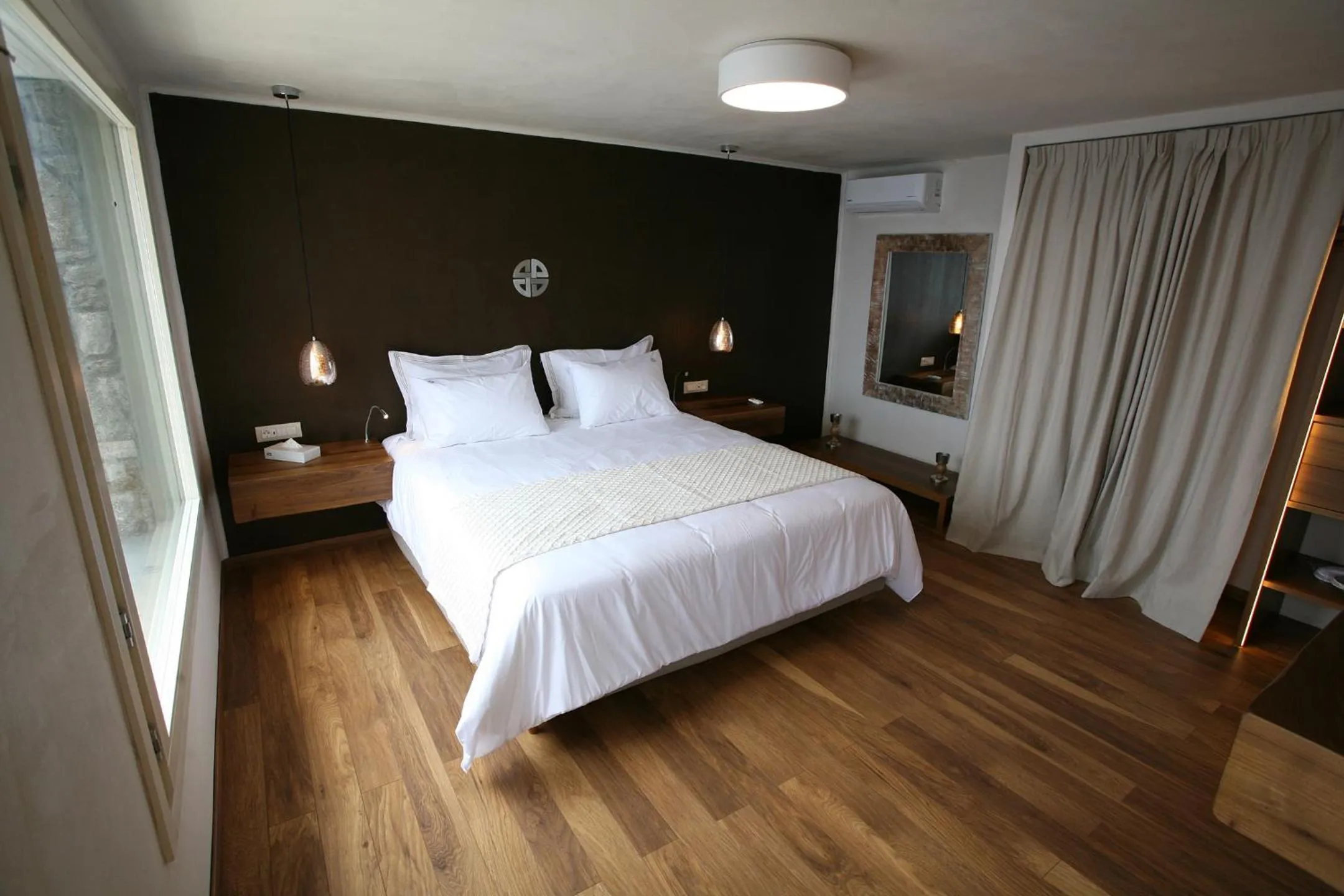 Toilet, Bed in Atlantis Beach Residence