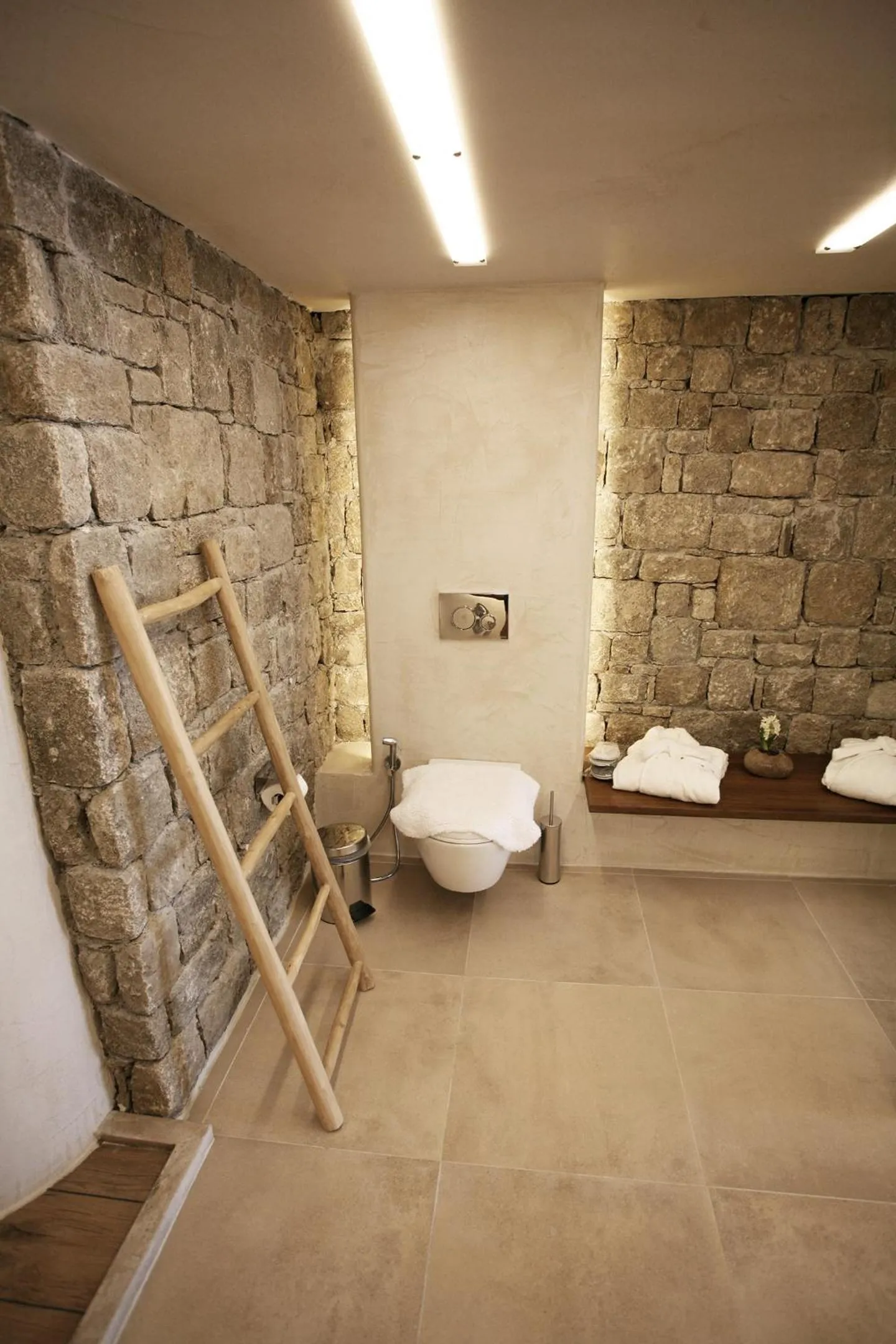 Shower in Atlantis Beach Residence