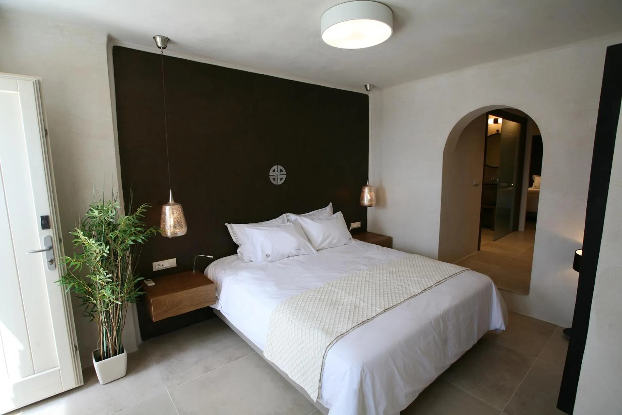 Shower, Bed in Atlantis Beach Residence