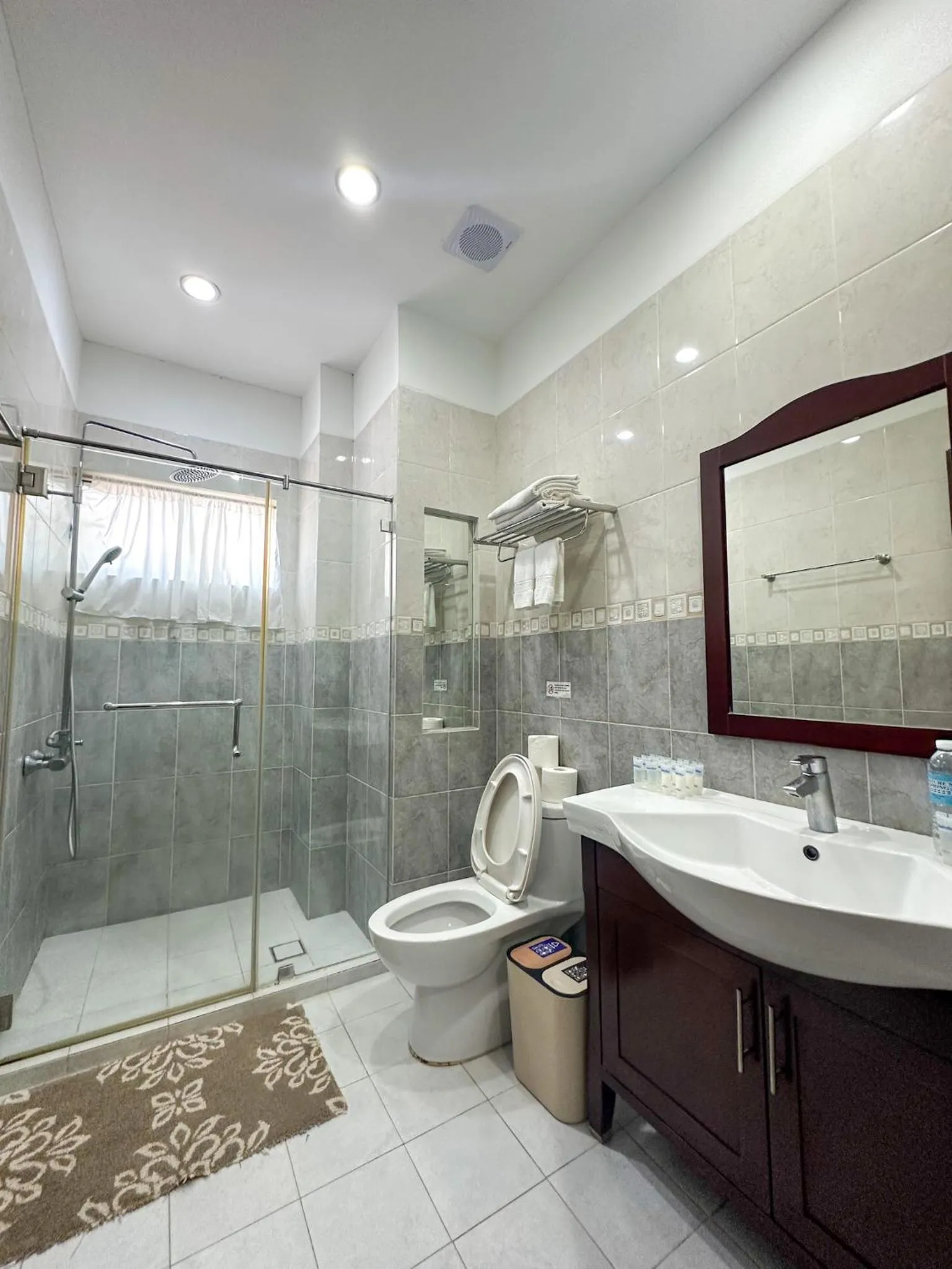Shower in Mactan Resort by 1521