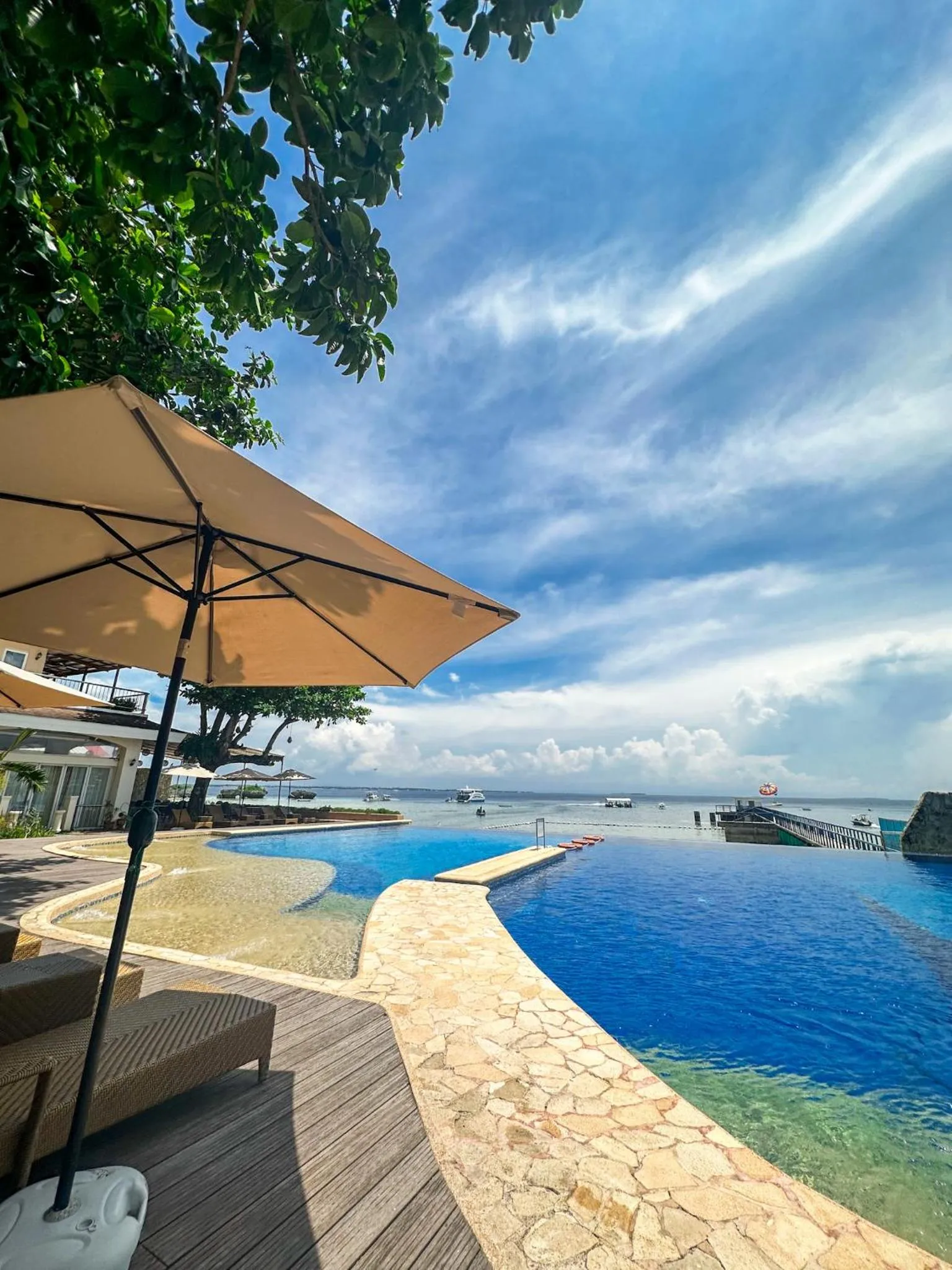 Day in Mactan Resort by 1521