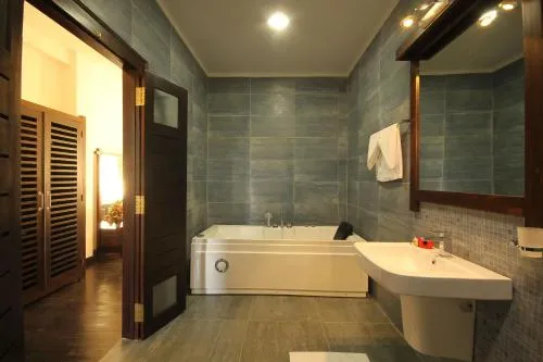 Saffron Hotel Unawatuna