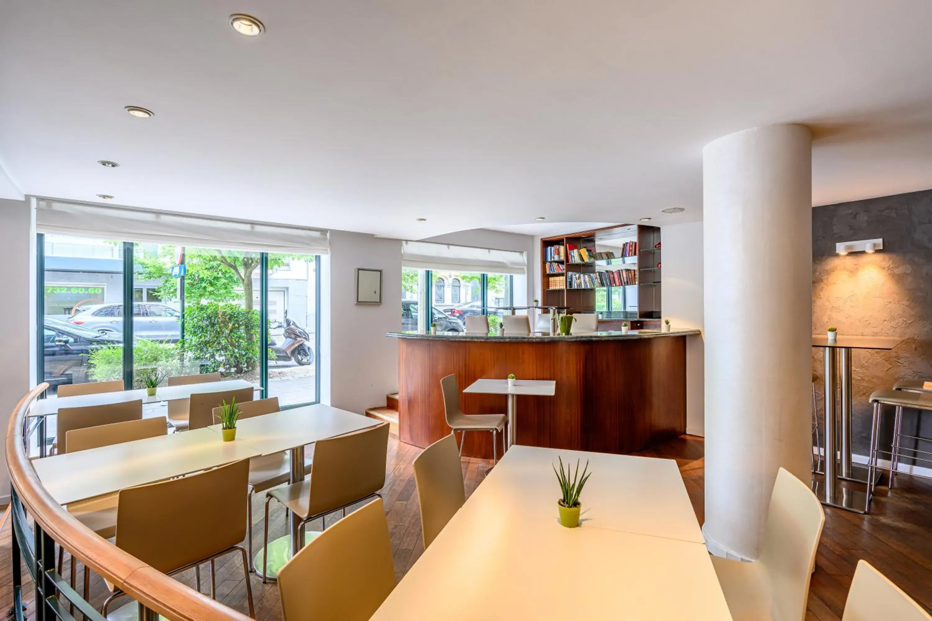 Restaurant/places to eat in B-aparthotel Ambiorix Restaurant/places to eat in B-aparthotel Ambiorix