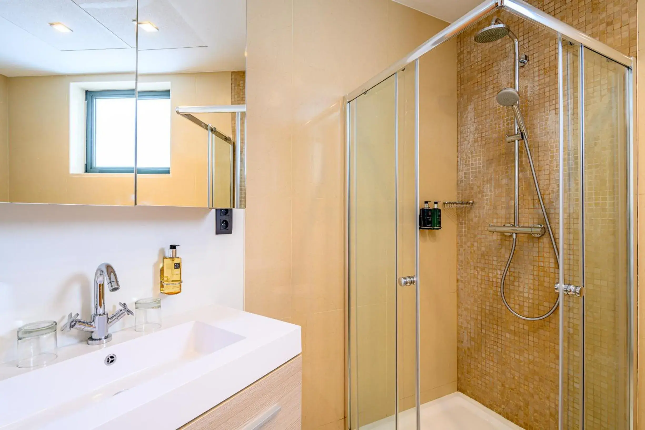 Bathroom in B-aparthotel Ambiorix Bathroom in B-aparthotel Ambiorix