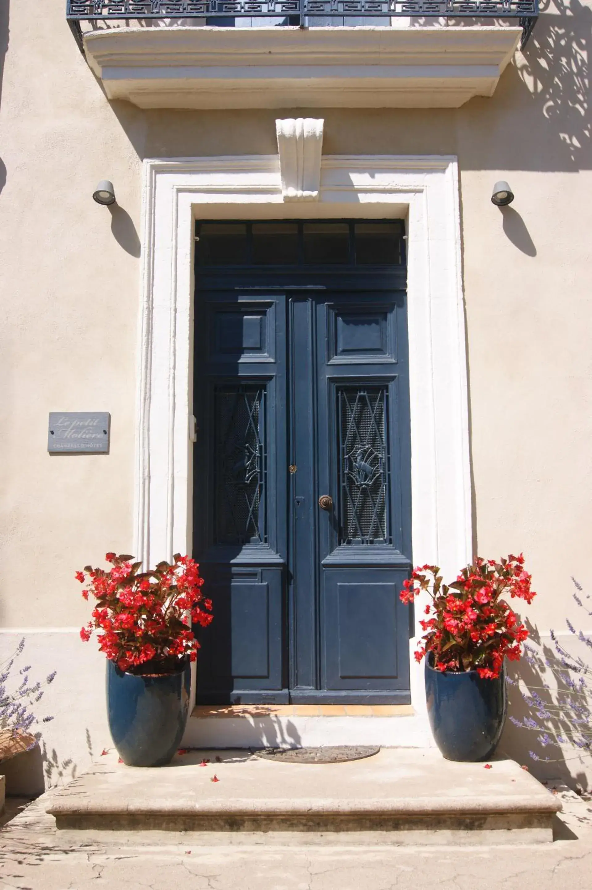 Garden in Le Petit Molière Chambres d'Hôtes Garden in Le Petit Molière Chambres d'Hôtes