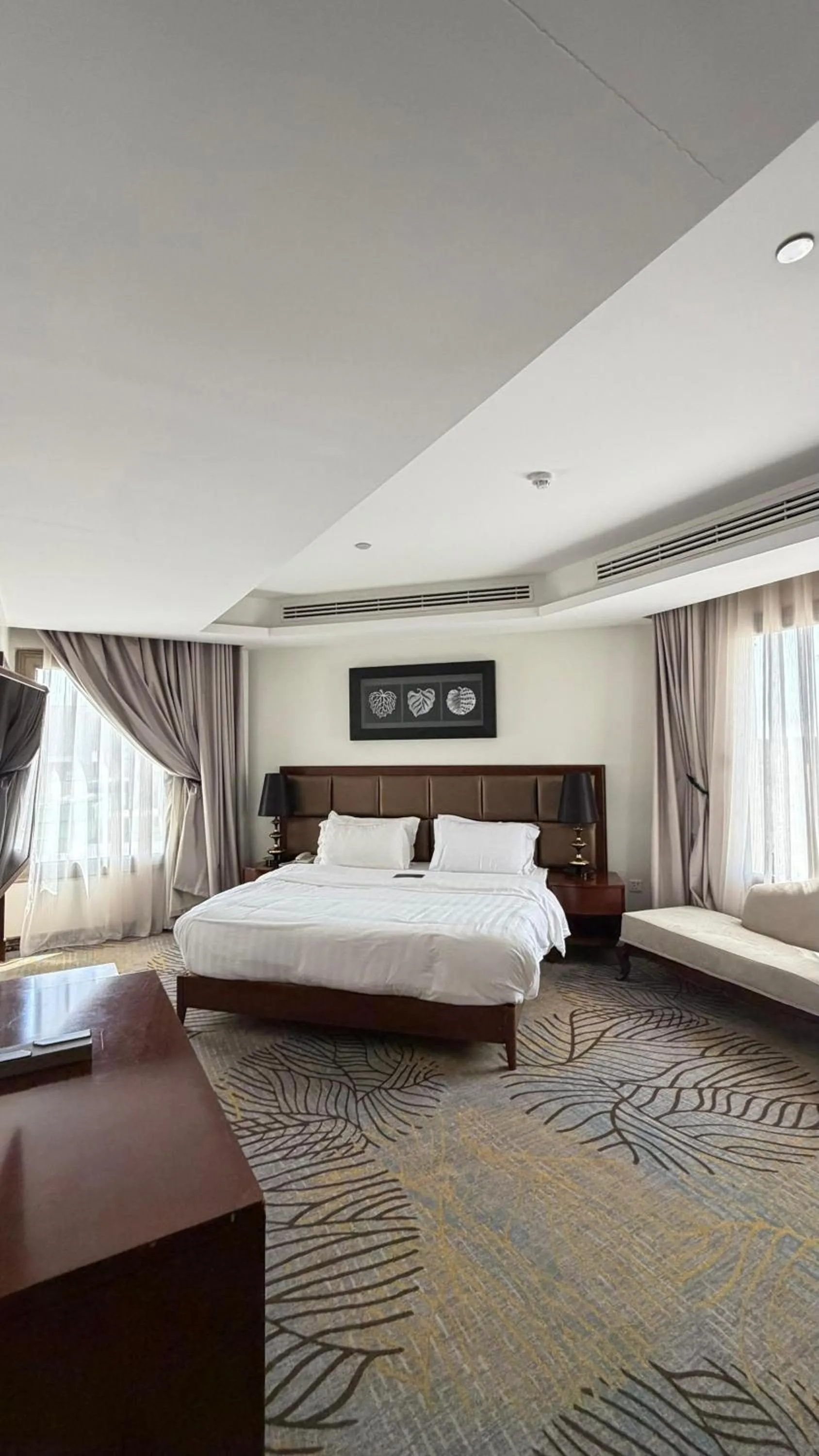 Noon Hotel Suites