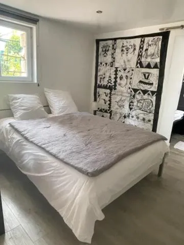 Bed in Chambres d'Hôtes LA PASTOURELLE Royan centre