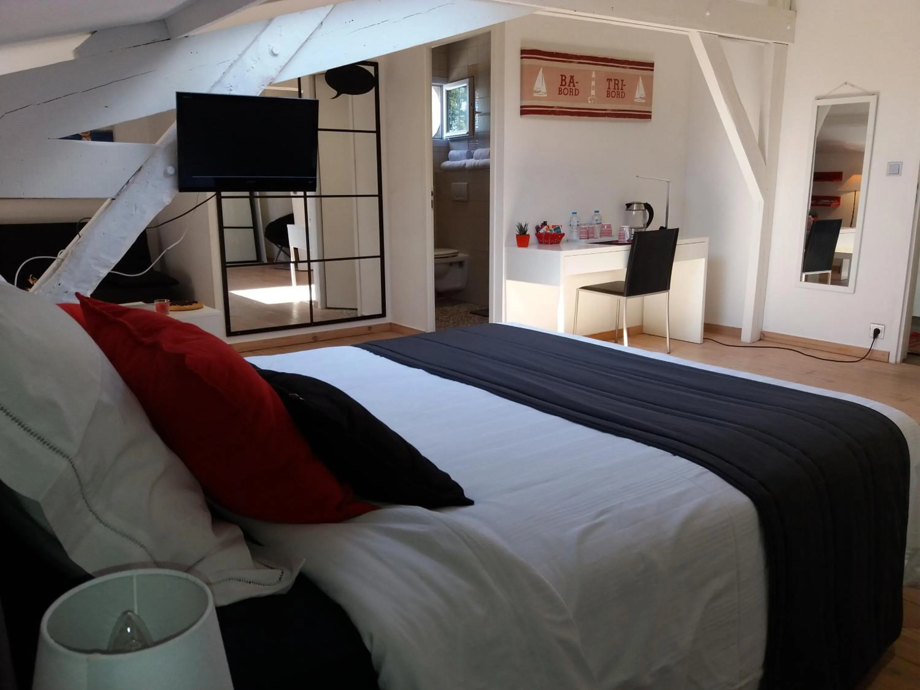 Bed in Chambres d'Hôtes LA PASTOURELLE Royan centre