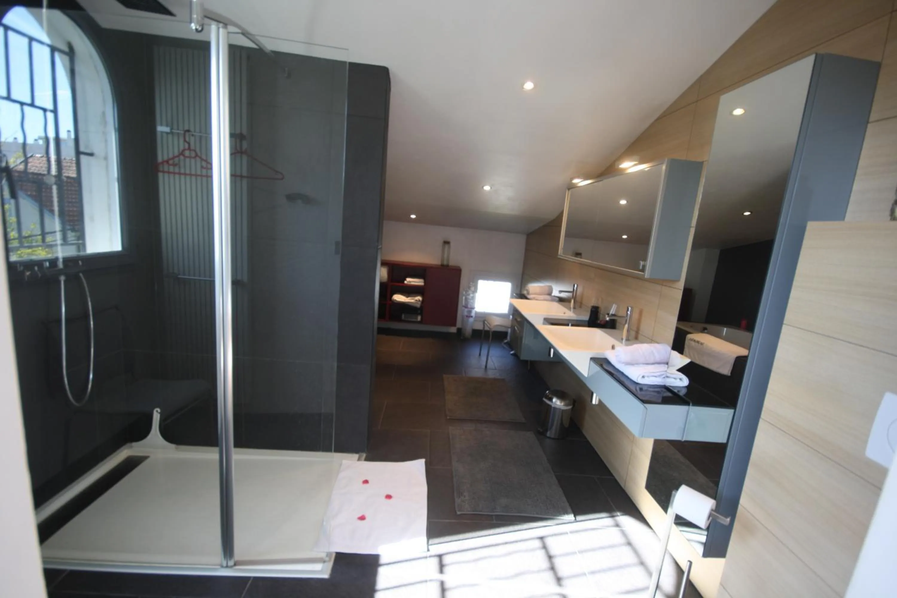 Bathroom in Chambres d'Hôtes LA PASTOURELLE Royan centre