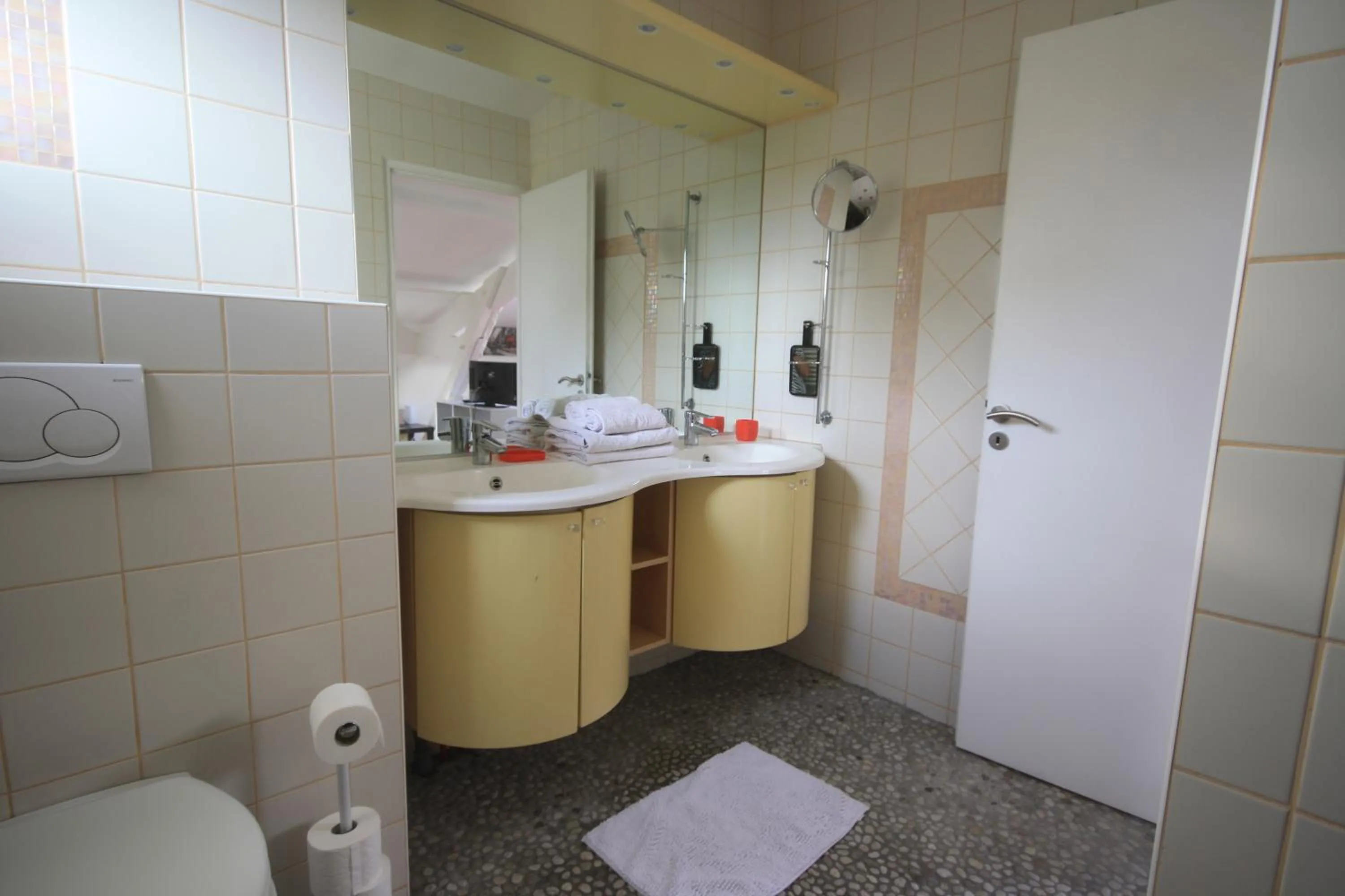 Bathroom in Chambres d'Hôtes LA PASTOURELLE Royan centre