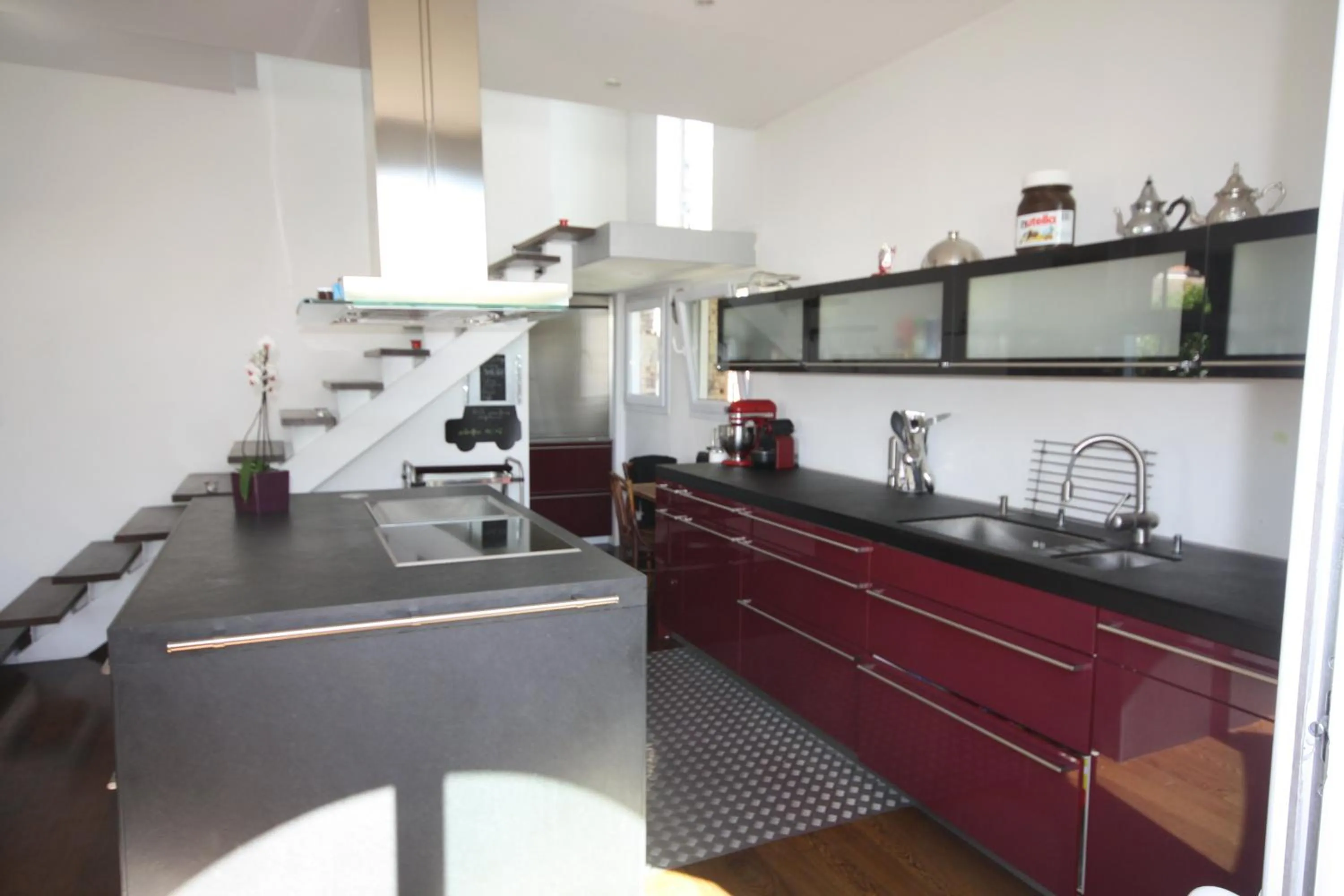 Communal kitchen in Chambres d'Hôtes LA PASTOURELLE Royan centre