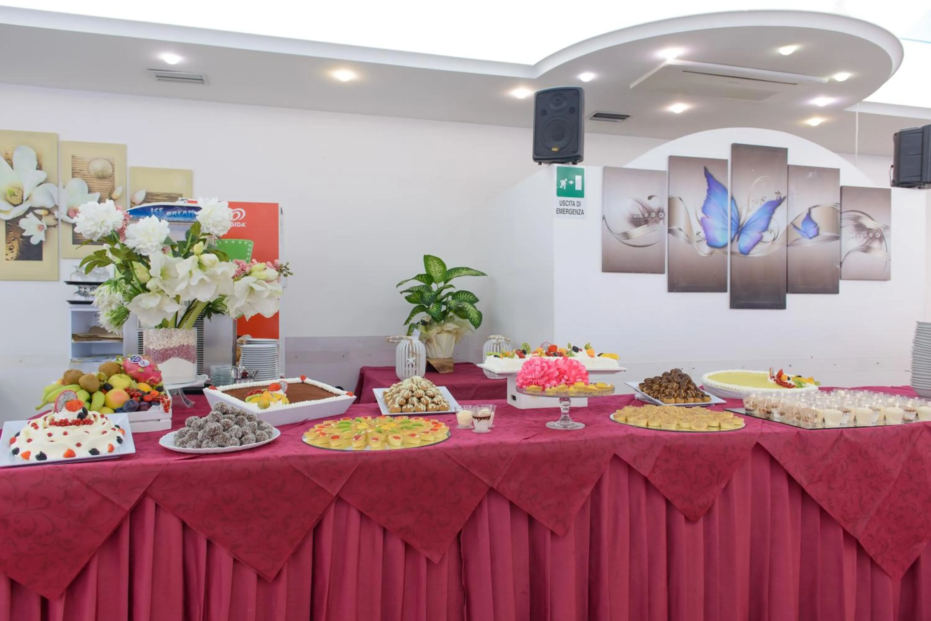 Restaurant/places to eat in Hotel Christian
