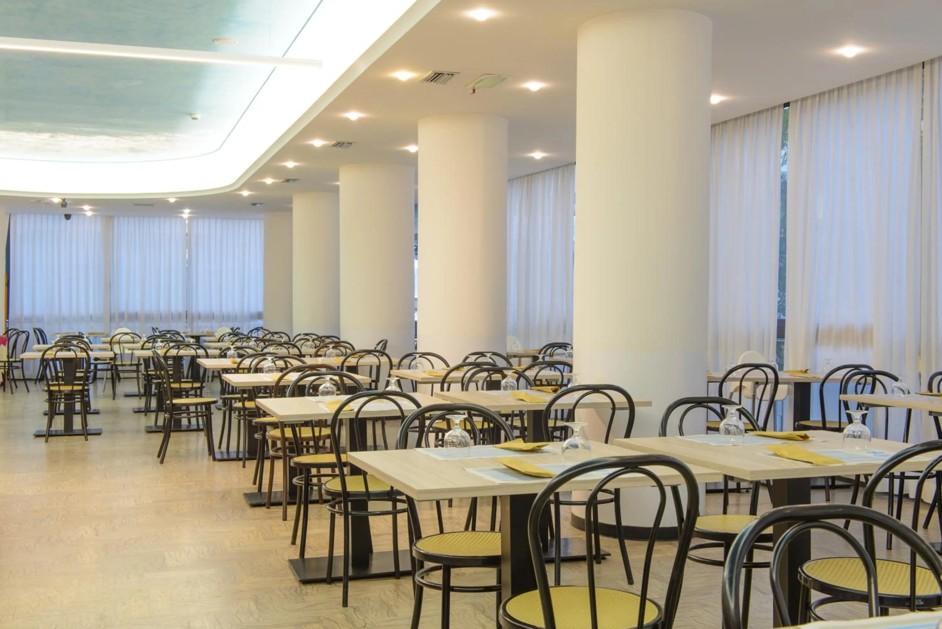 Restaurant/places to eat in Hotel Christian