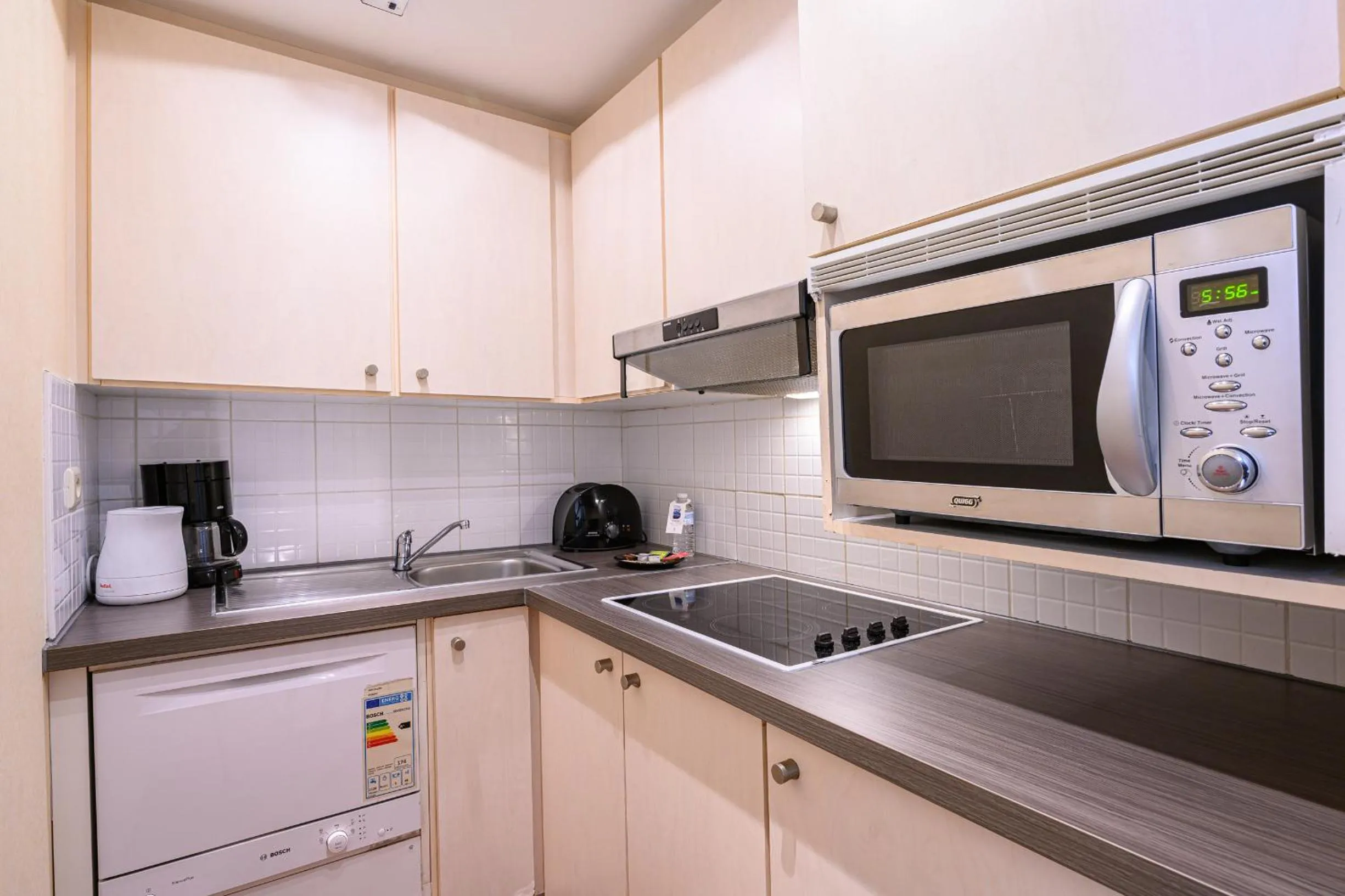 Kitchen or kitchenette in B-aparthotel Montgomery