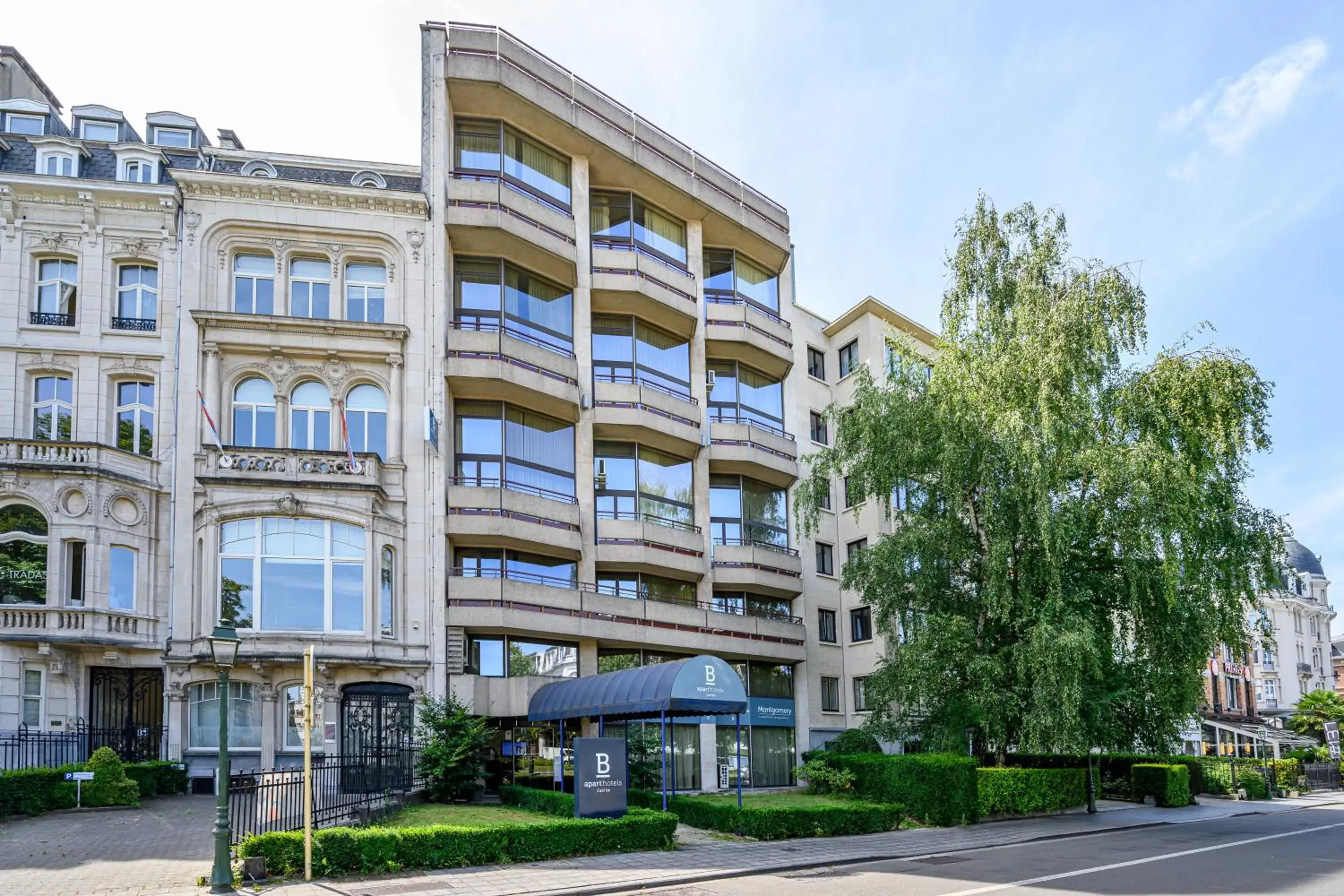 Property building in B-aparthotel Montgomery Property building in B-aparthotel Montgomery