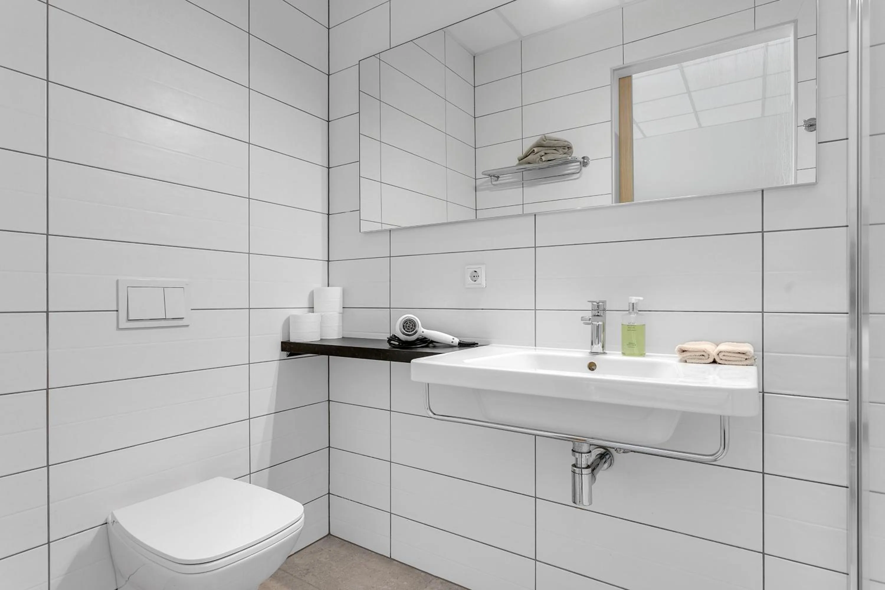 Toilet in Icelandic Apartments by Heimaleiga