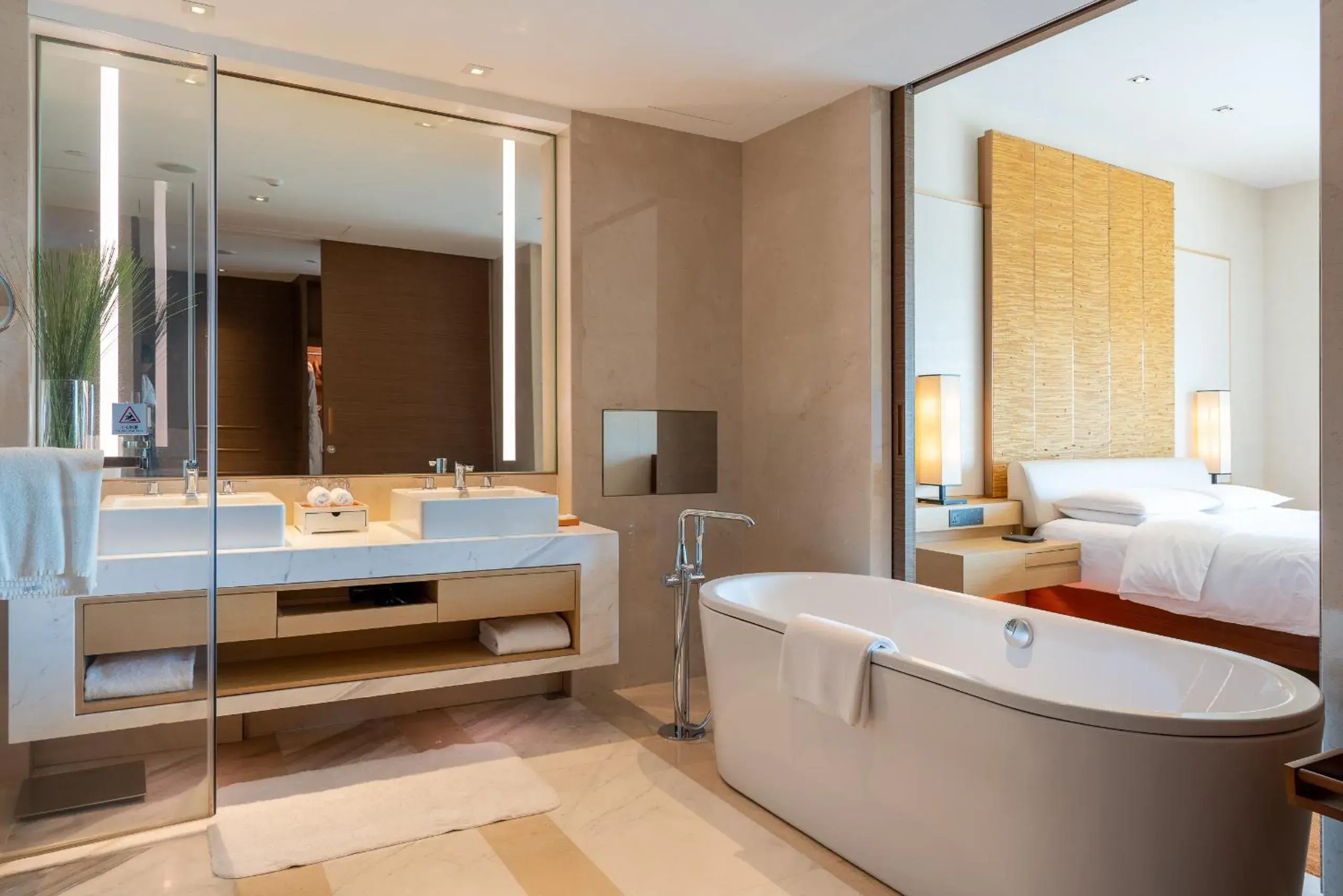 Shower, Bed in Hyatt Regency Xiamen Wuyuanwan Shower, Bed in Hyatt Regency Xiamen Wuyuanwan