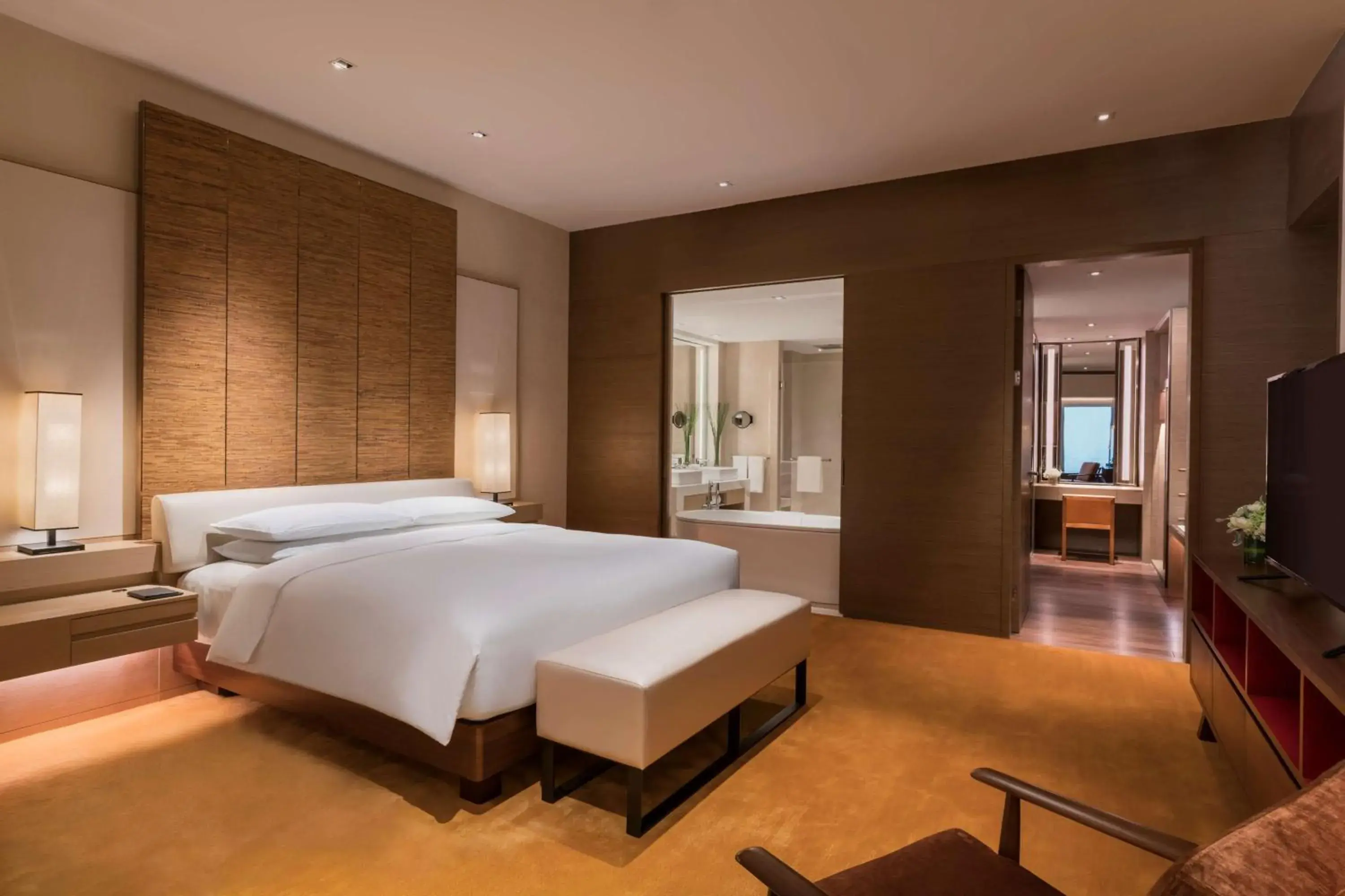 Photo of the whole room, Bed in Hyatt Regency Xiamen Wuyuanwan Photo of the whole room, Bed in Hyatt Regency Xiamen Wuyuanwan
