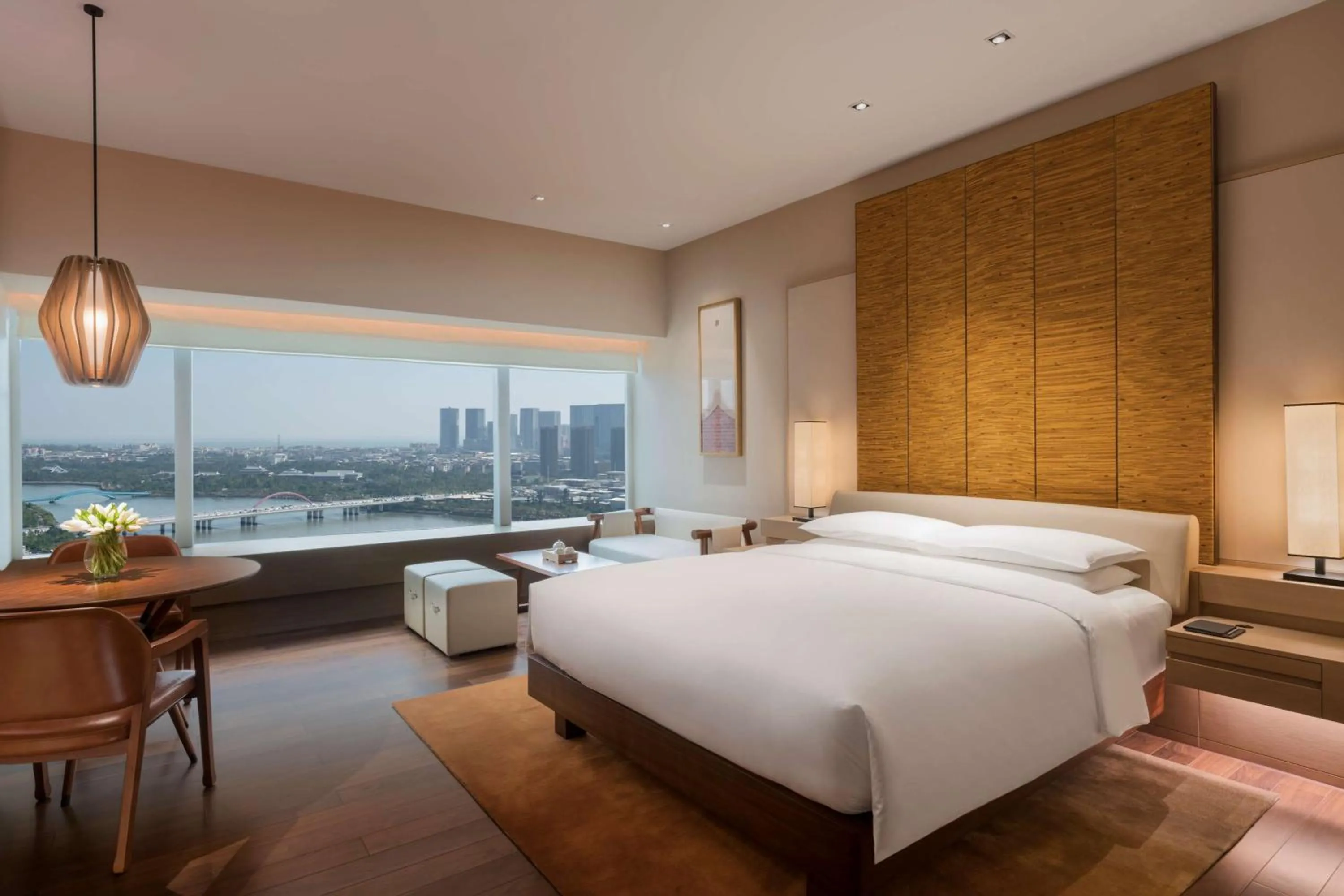 Photo of the whole room, Bed in Hyatt Regency Xiamen Wuyuanwan