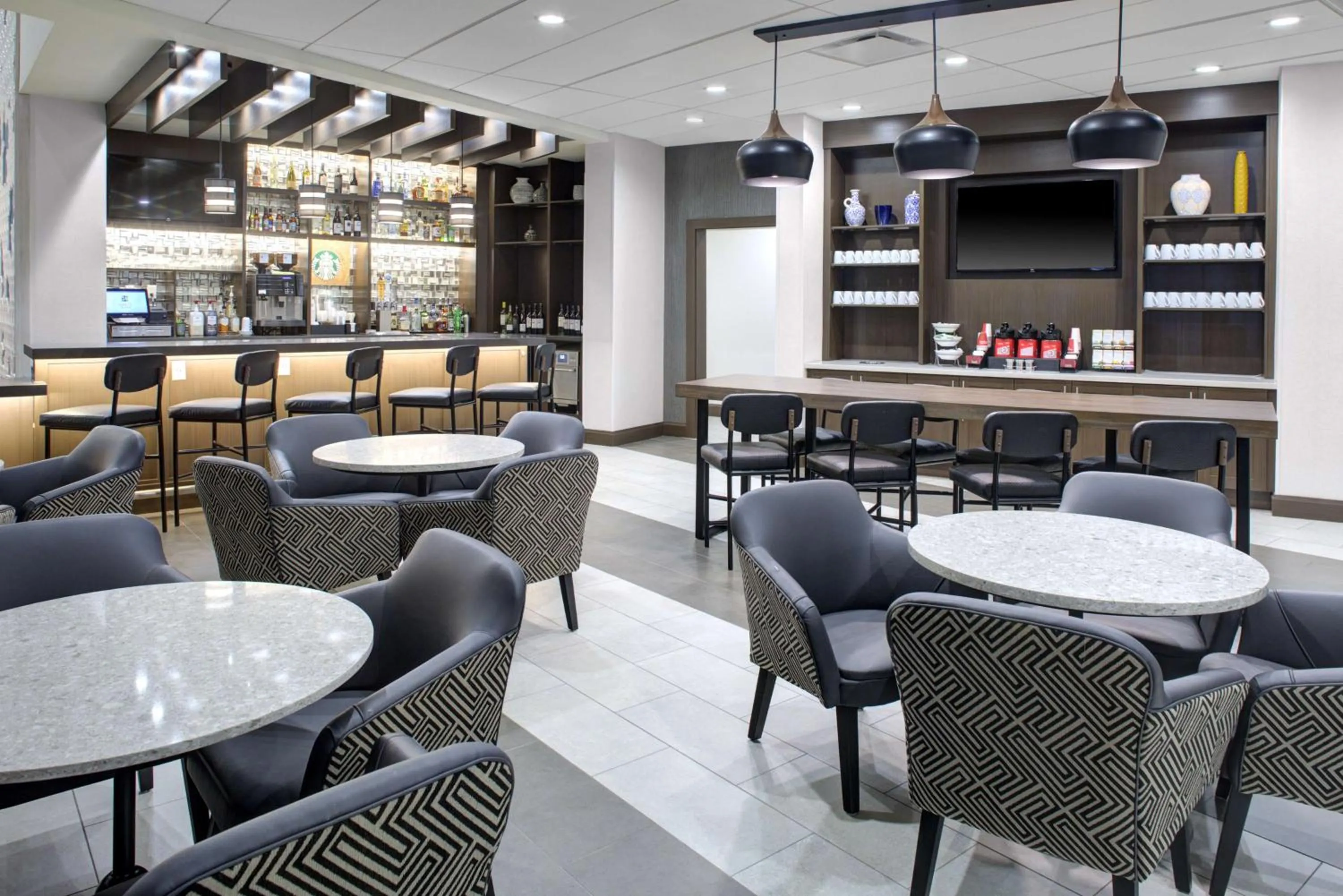 Lounge or bar in Hyatt Place Dallas/The Colony