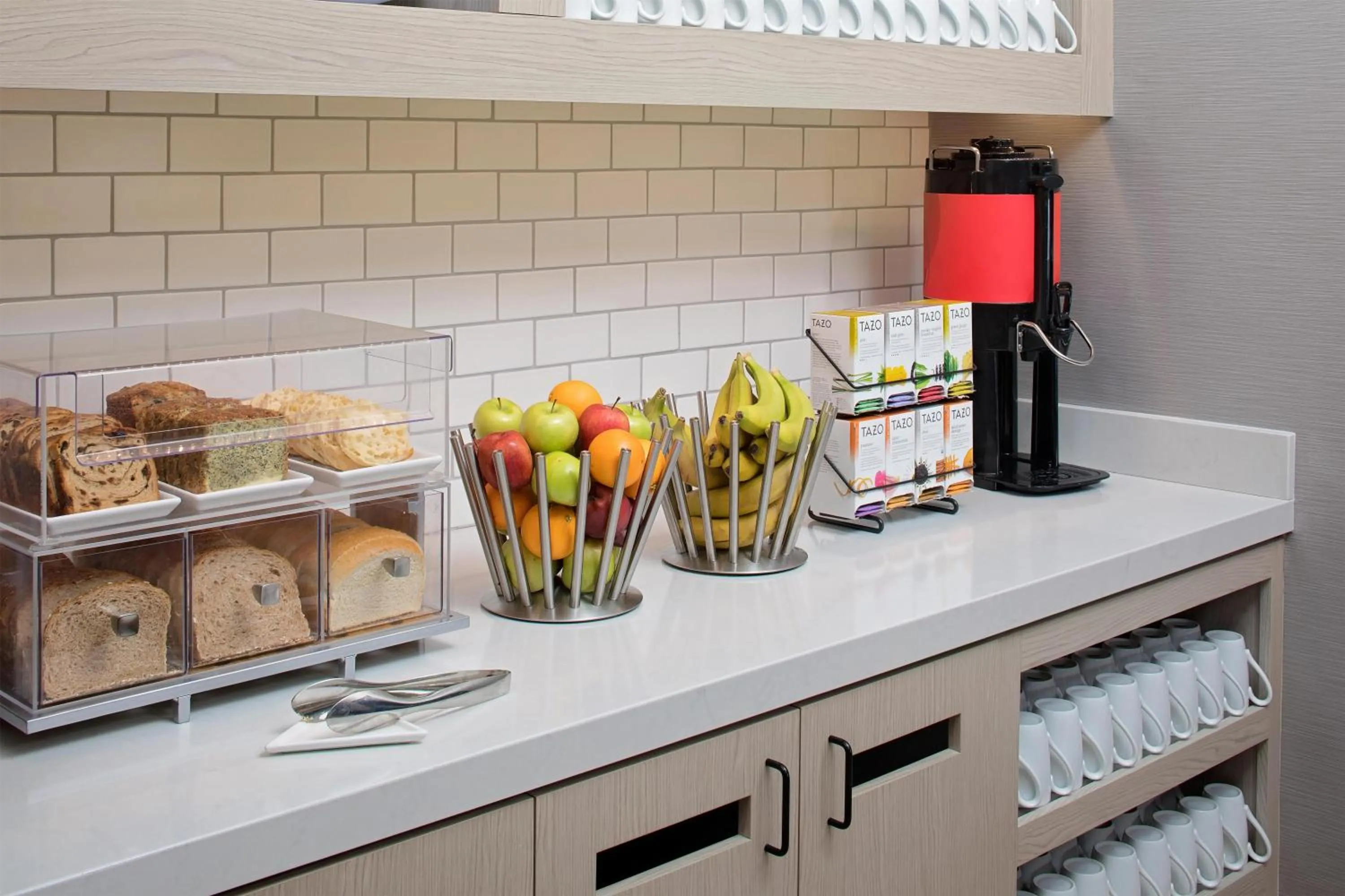 Restaurant/places to eat in Hyatt House Irvine/John Wayne Airport