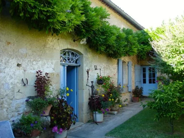 Facade/entrance in La Petite Provence de Touron