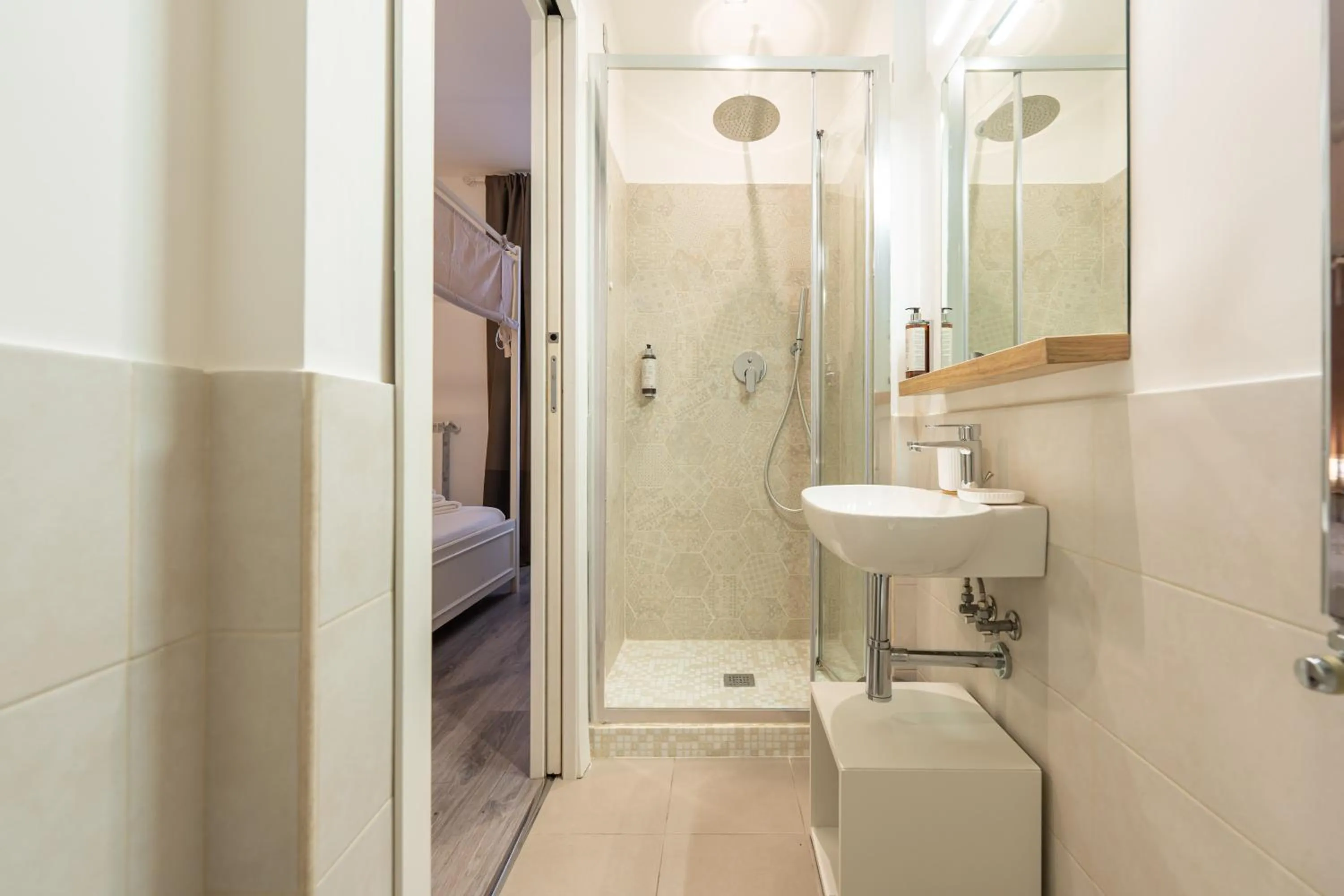 Shower in Popolo & Flaminio Rooms