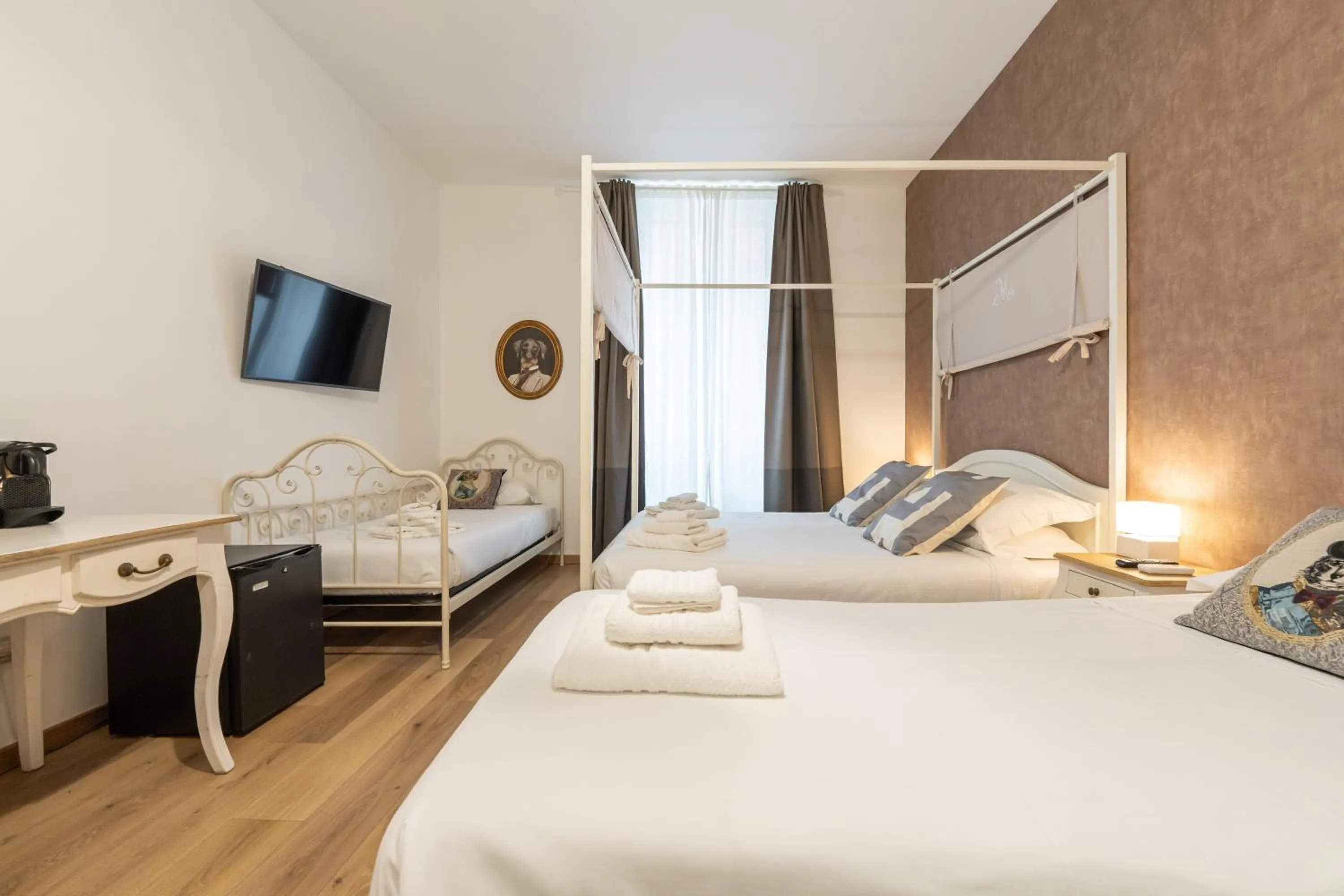 Photo of the whole room, Bed in Popolo & Flaminio Rooms