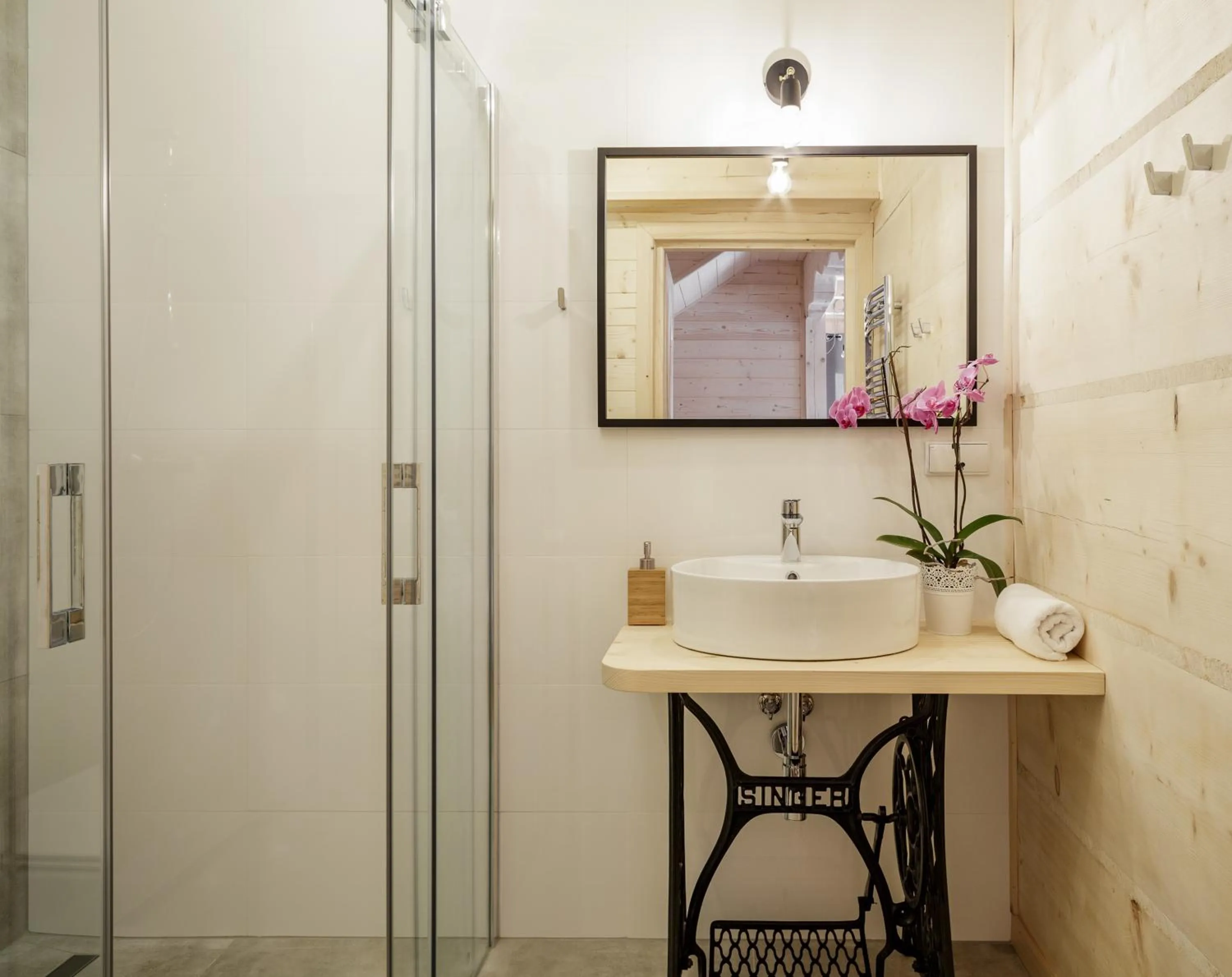 Shower in Tatra Wood House