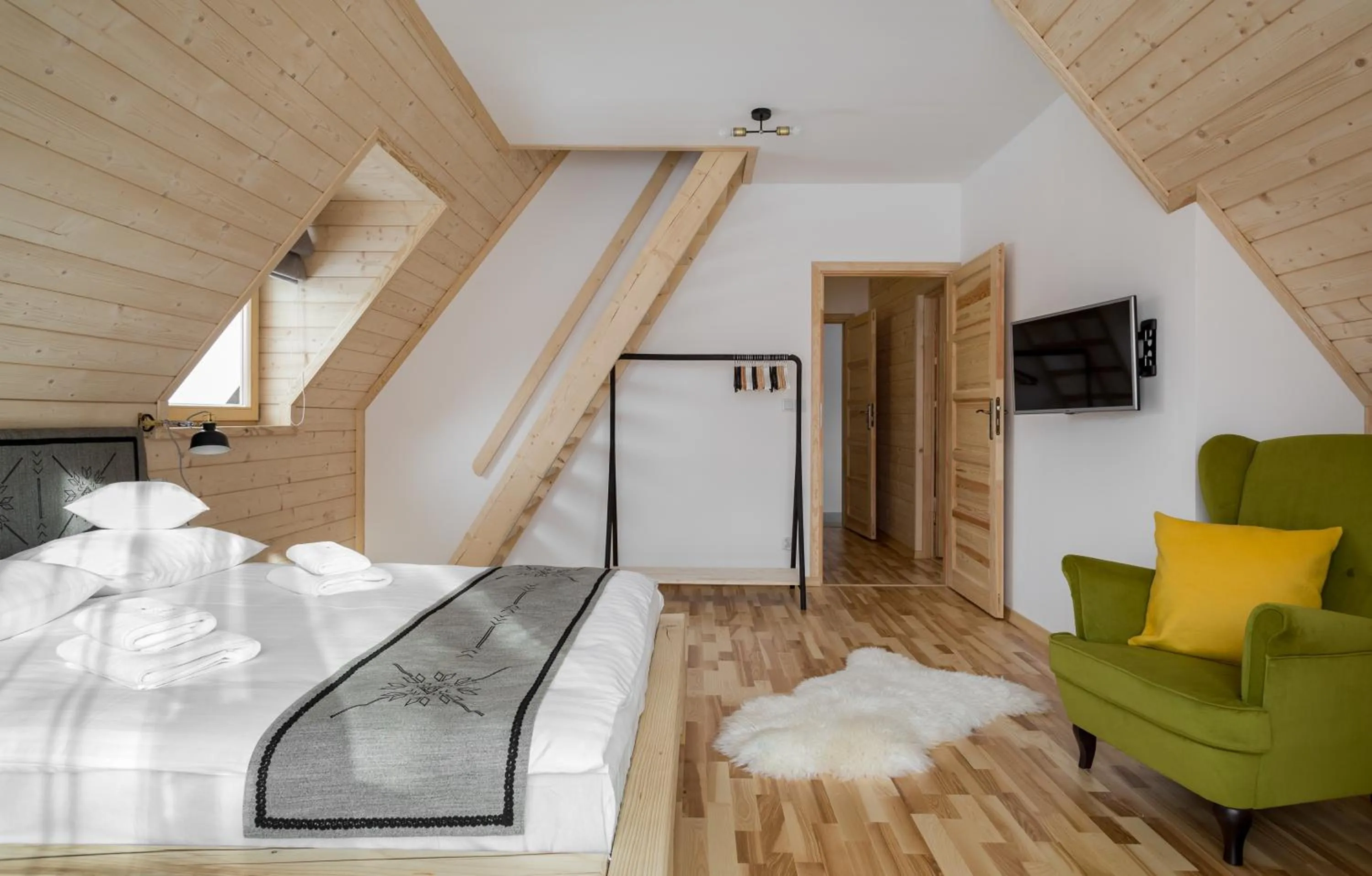 Bedroom, Bed in Tatra Wood House