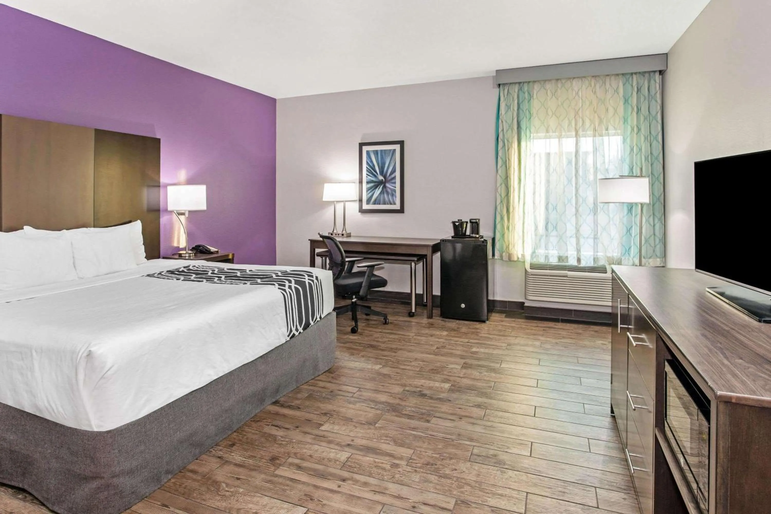 Photo of the whole room, Bed in La Quinta by Wyndham Lubbock South