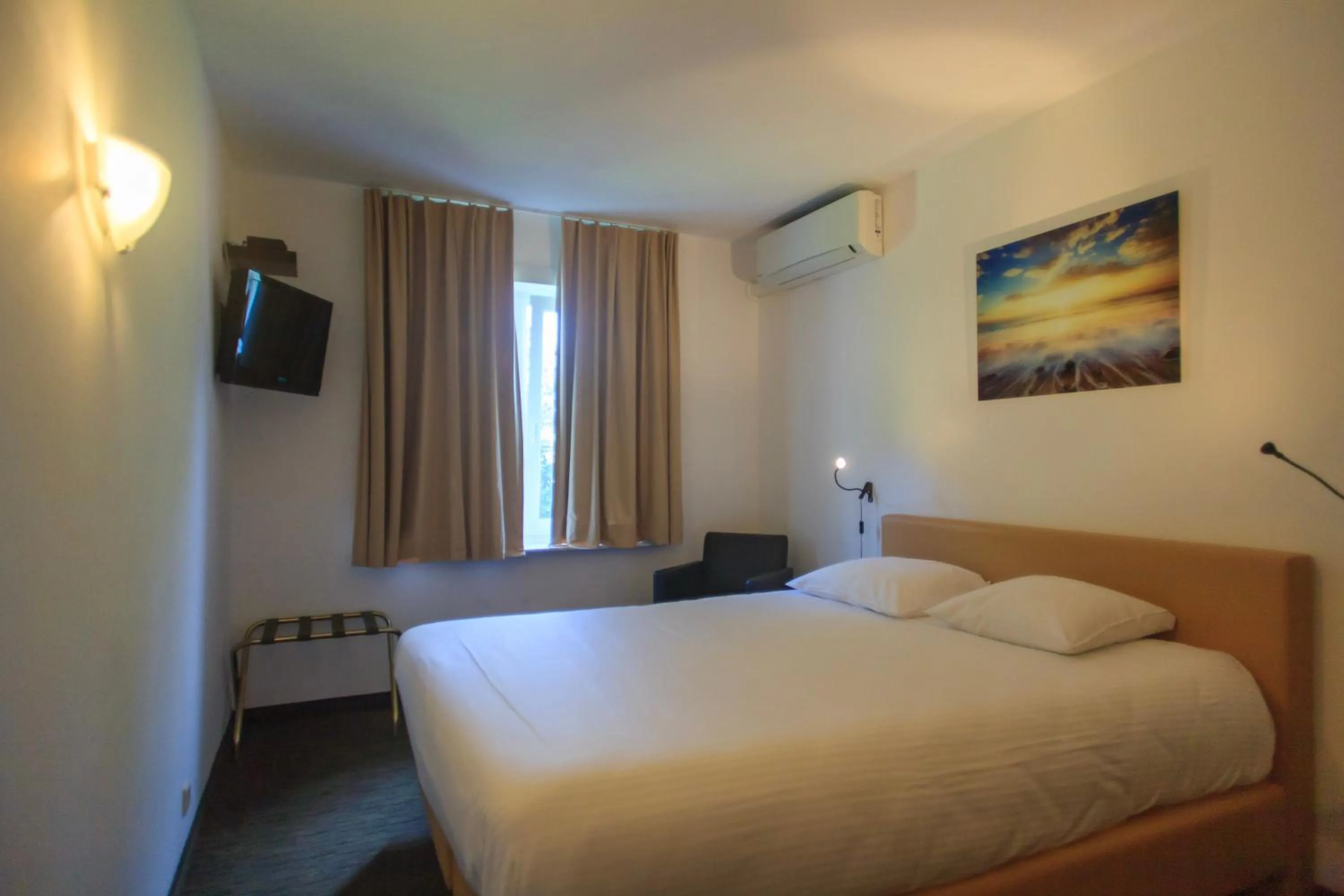 Bed in St-Janshof Hotel