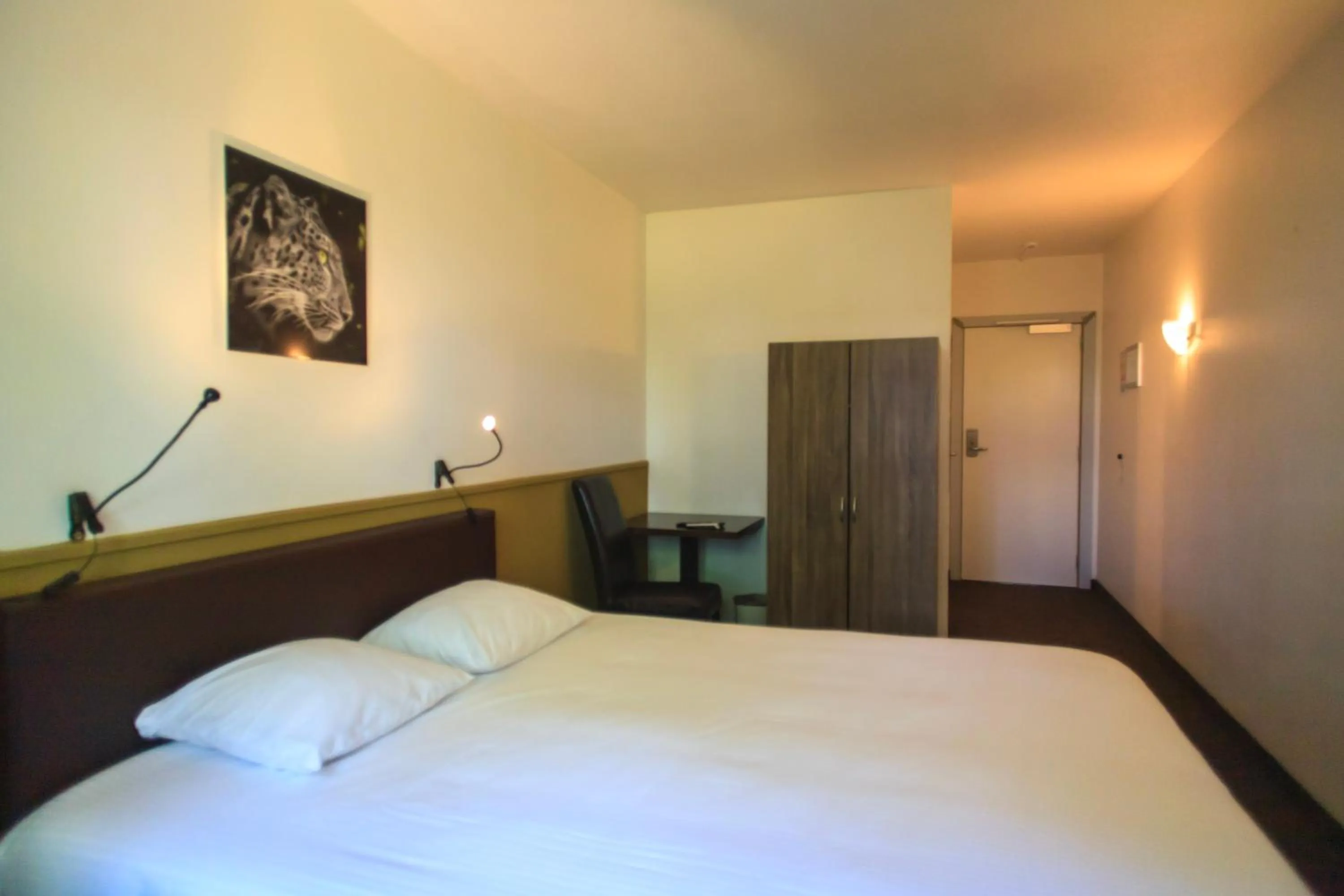 Bed in St-Janshof Hotel