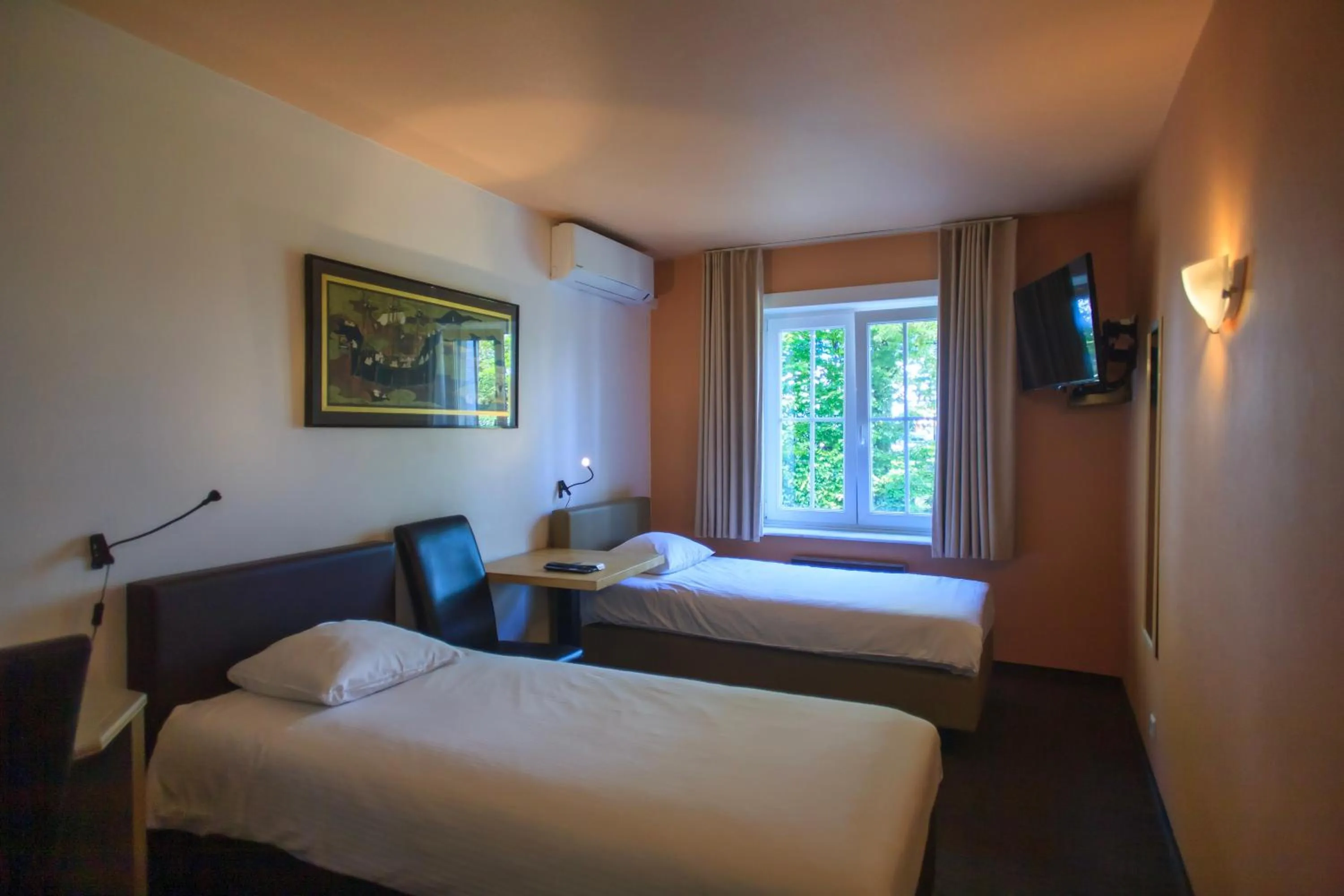 Bed in St-Janshof Hotel