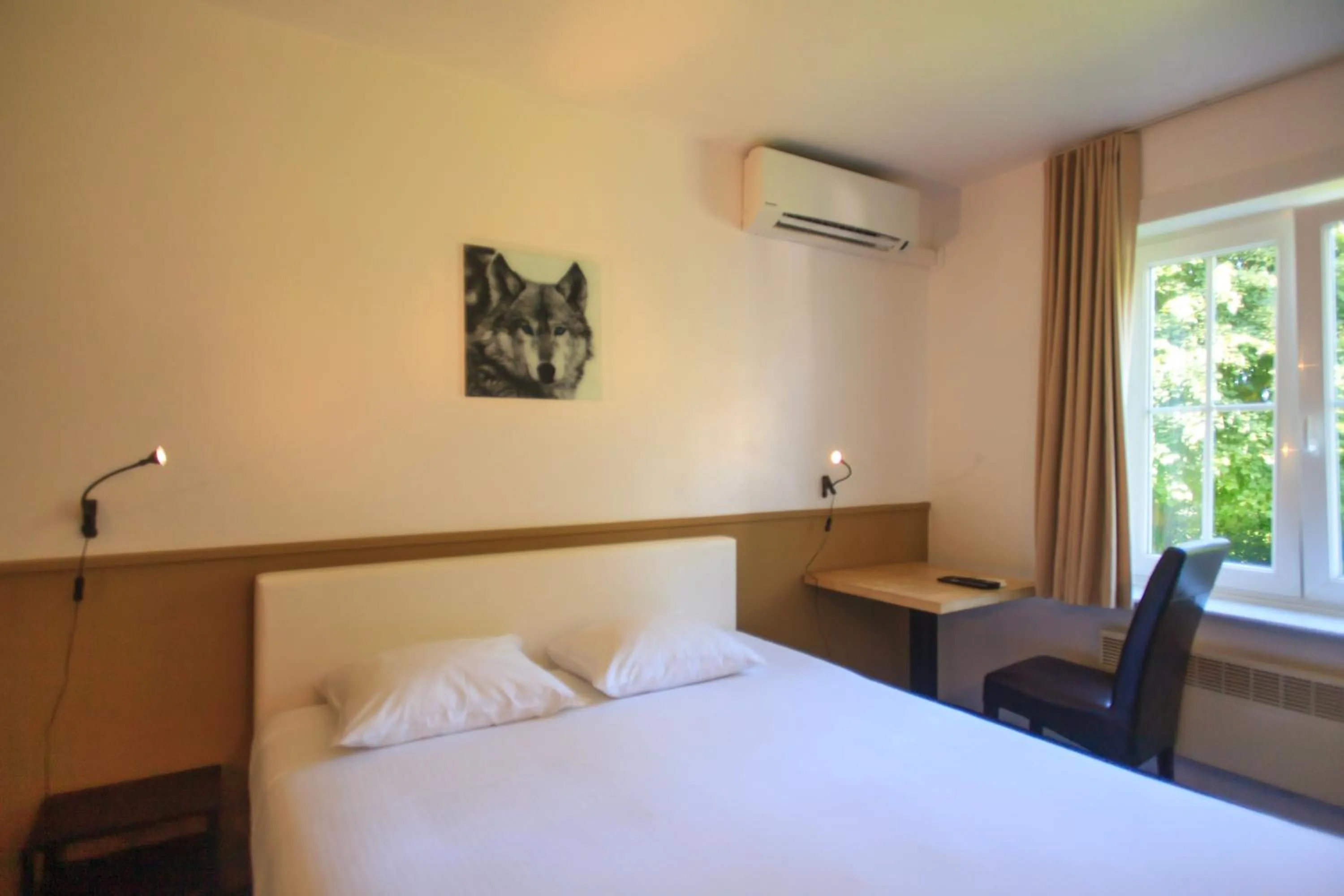 Bed in St-Janshof Hotel