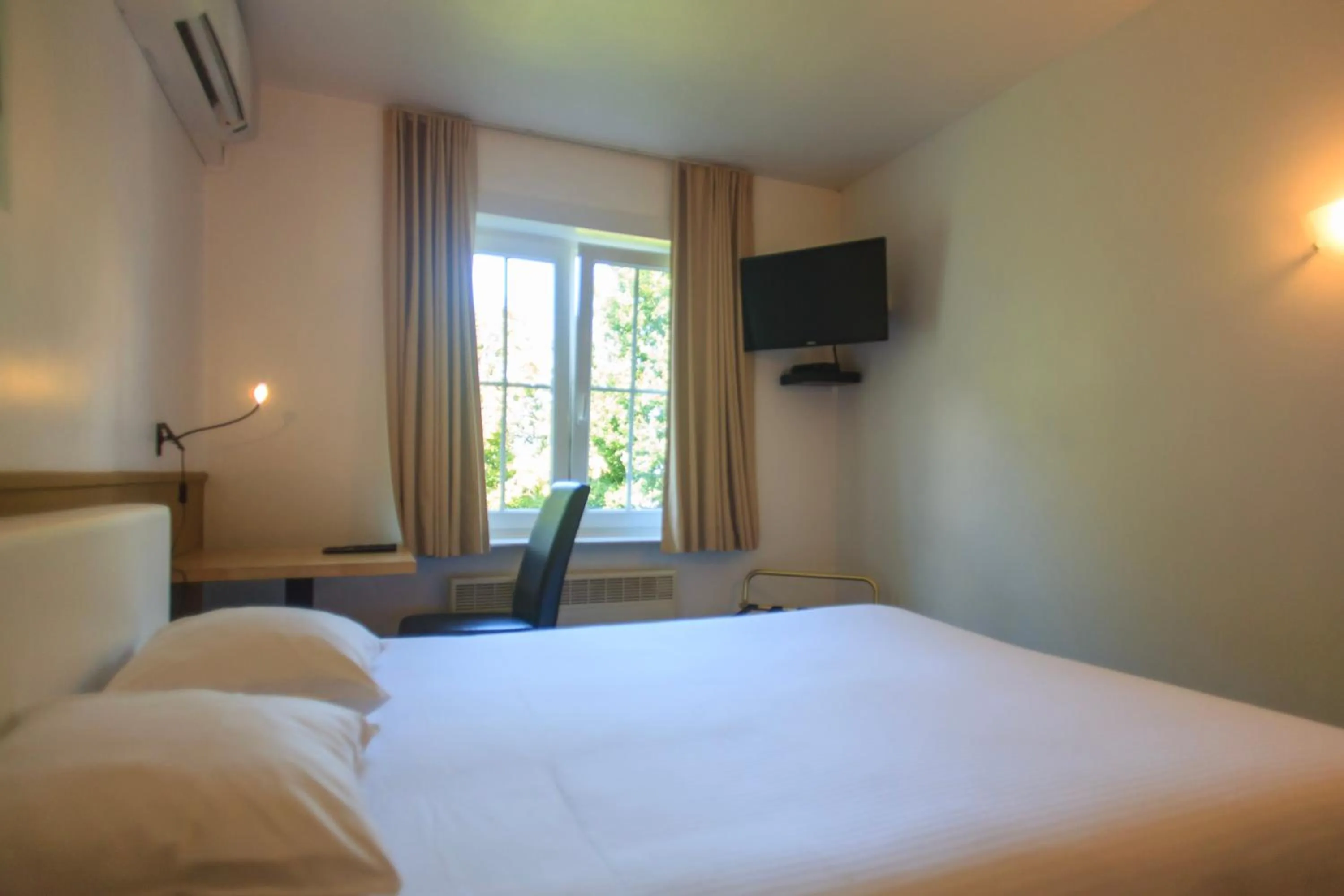 Bed in St-Janshof Hotel