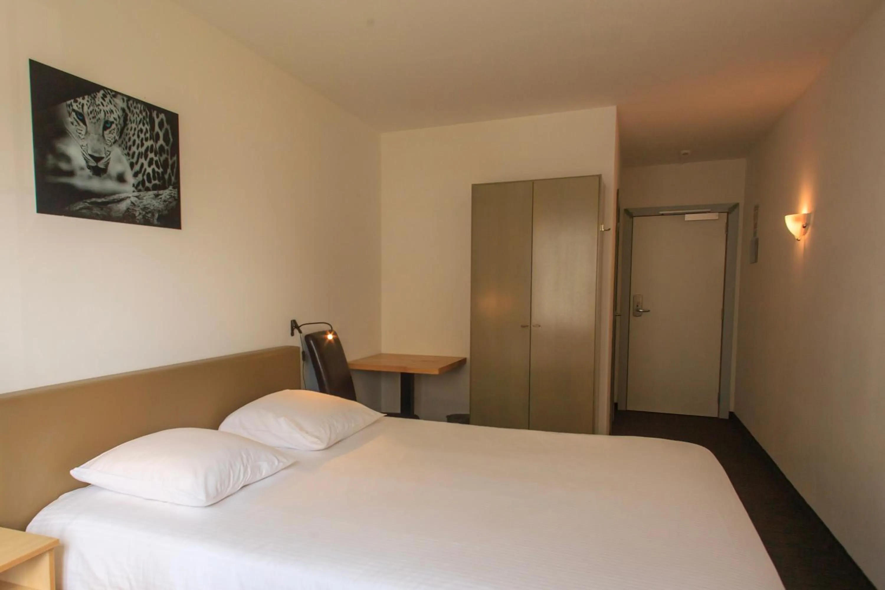 Bed in St-Janshof Hotel