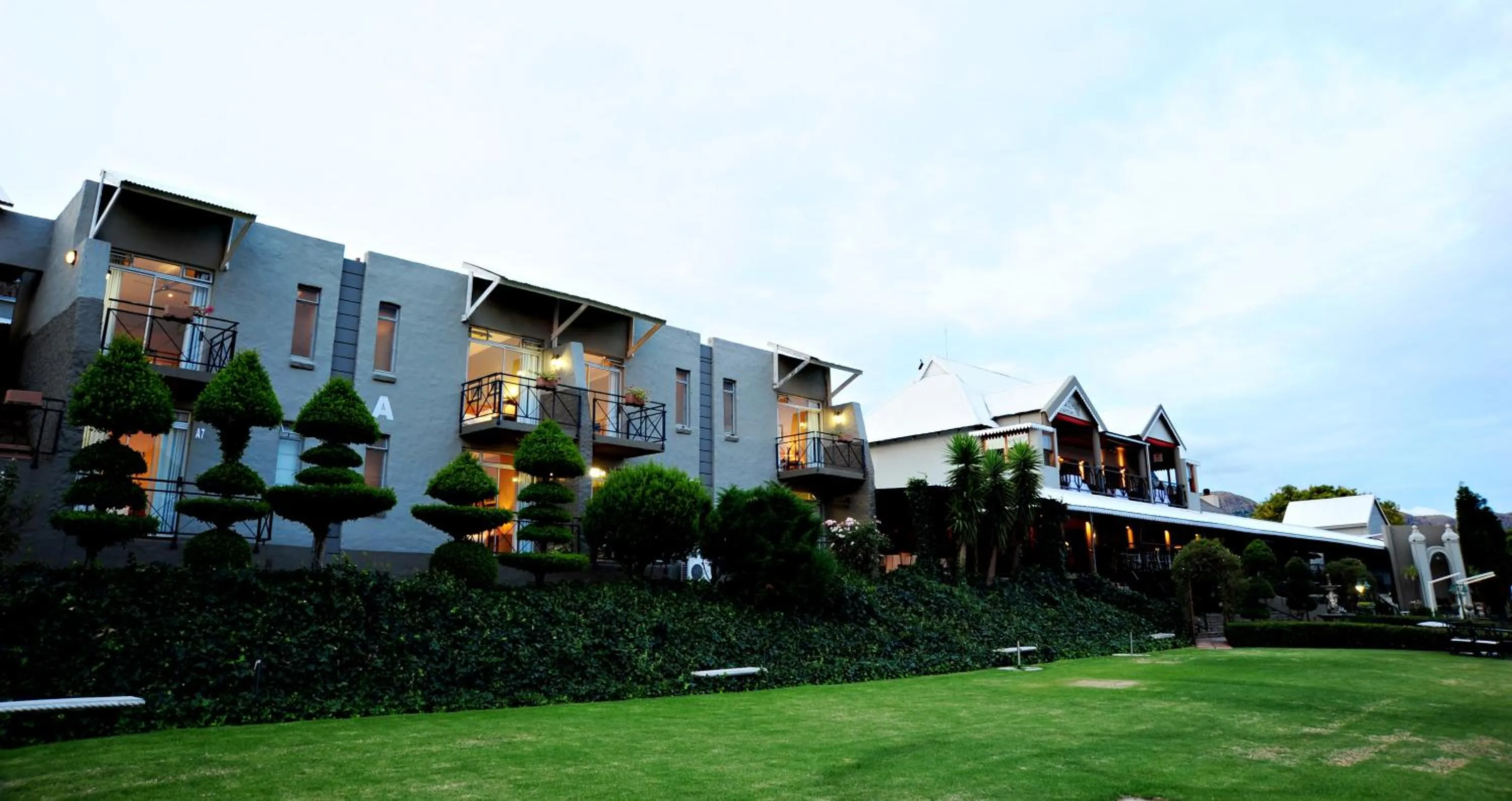 Property building in Villa Paradiso